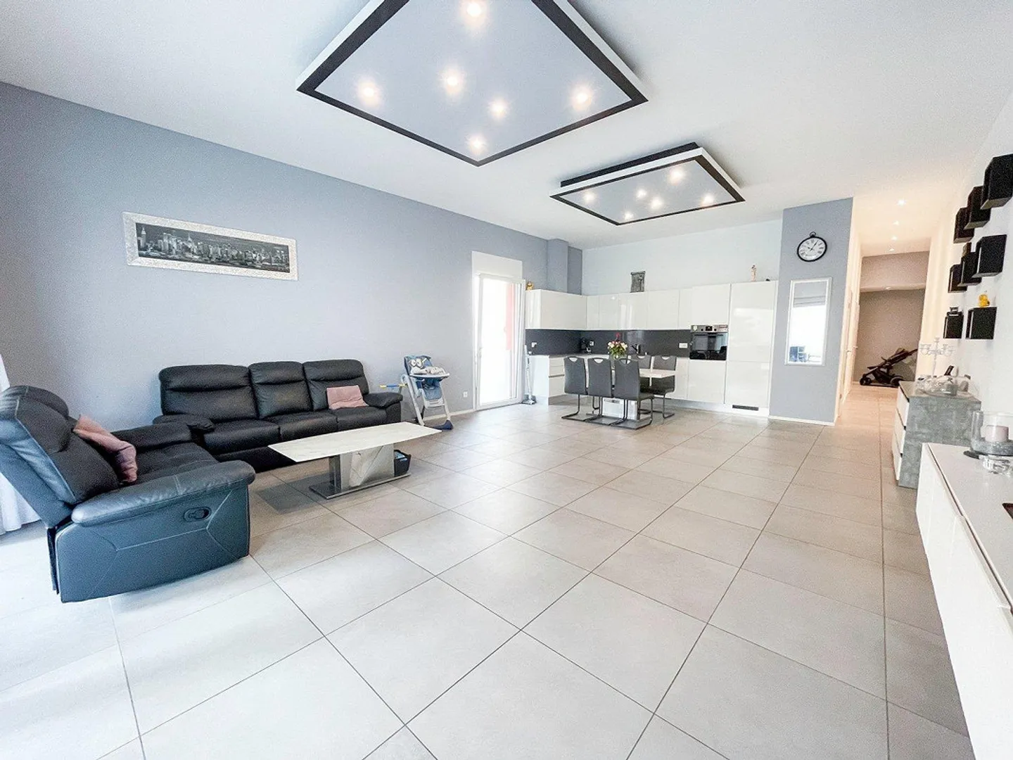 Große 4.5-Zimmer-Wohnung mit Terrasse und privatem Garten - Foto 1 von 13