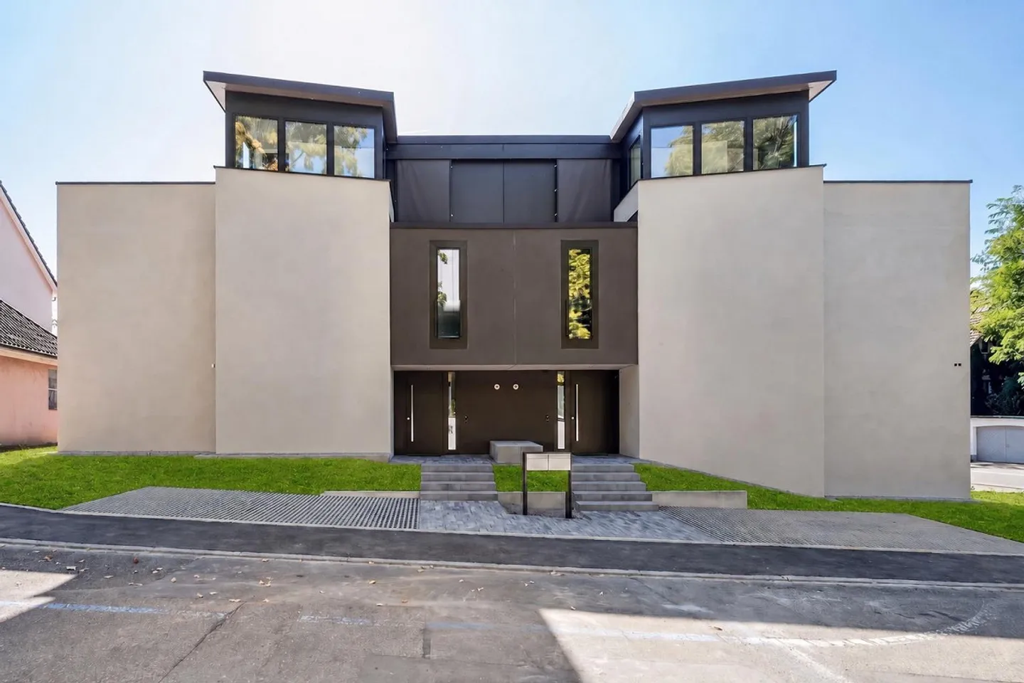Exclusive Living with Garden and Rooftop Terrace - Photo 1 of 13