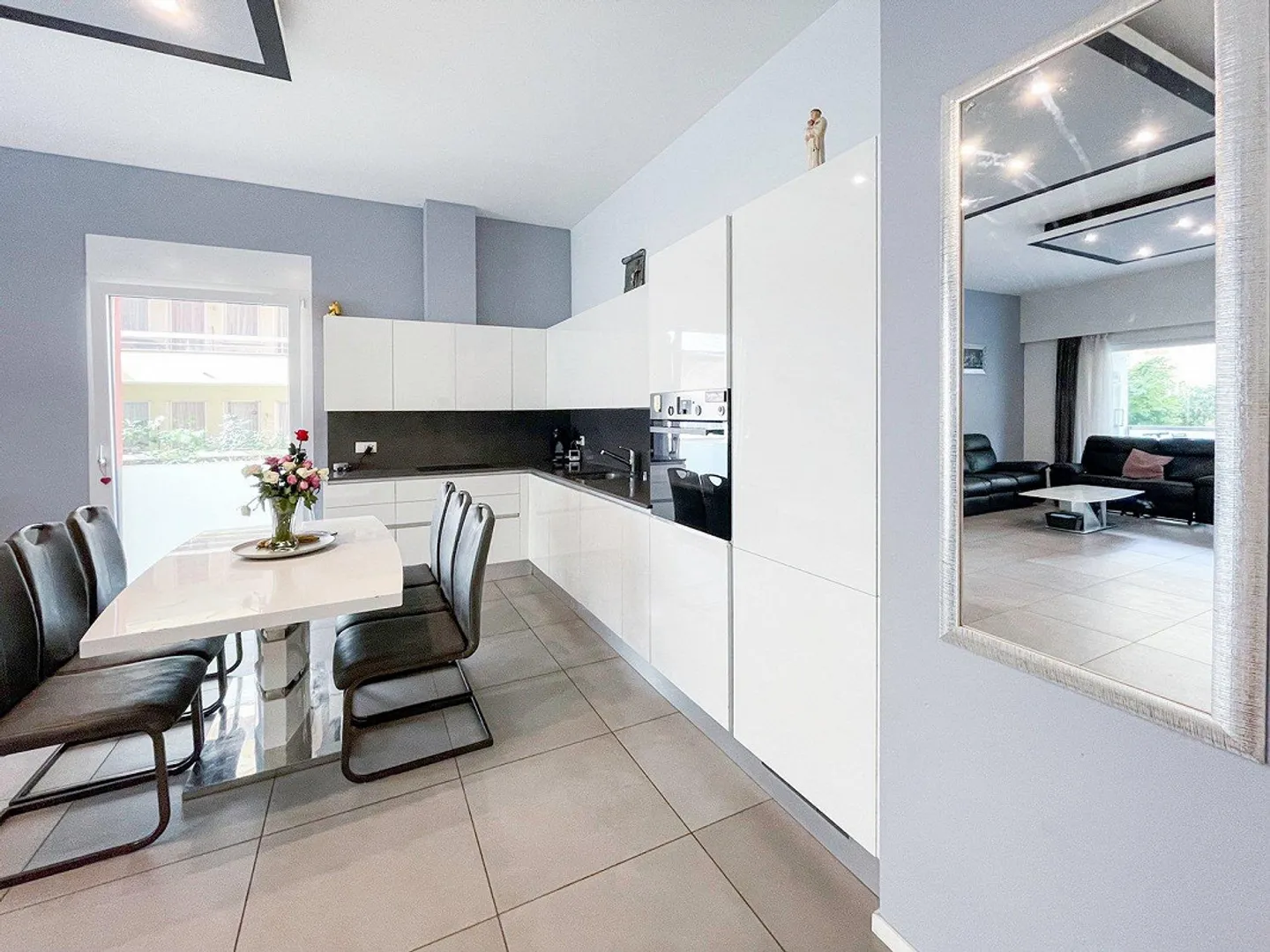 Große 4.5-Zimmer-Wohnung mit Terrasse und privatem Garten - Foto 7 von 13