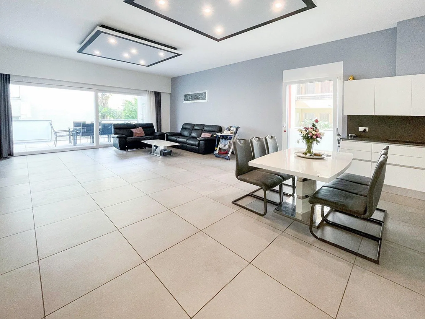Große 4.5-Zimmer-Wohnung mit Terrasse und privatem Garten - Foto 8 von 13
