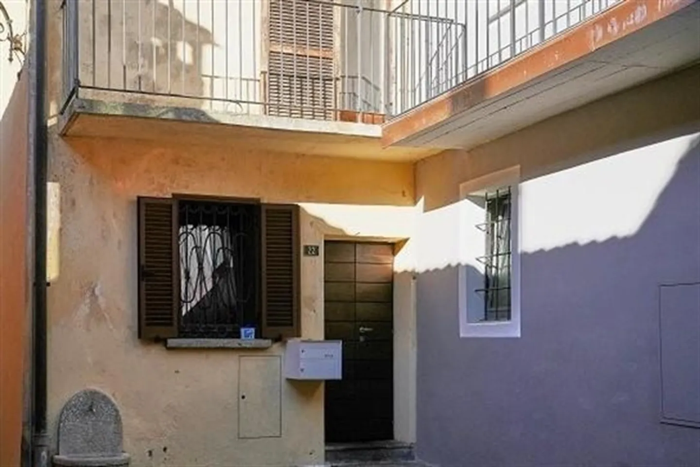 Maison de village de 3 pièces avec balcon dans un endroit très calme / maison de 3 pièces au cœur avec balcon dans un endroit très calme - Photo 1 sur 20