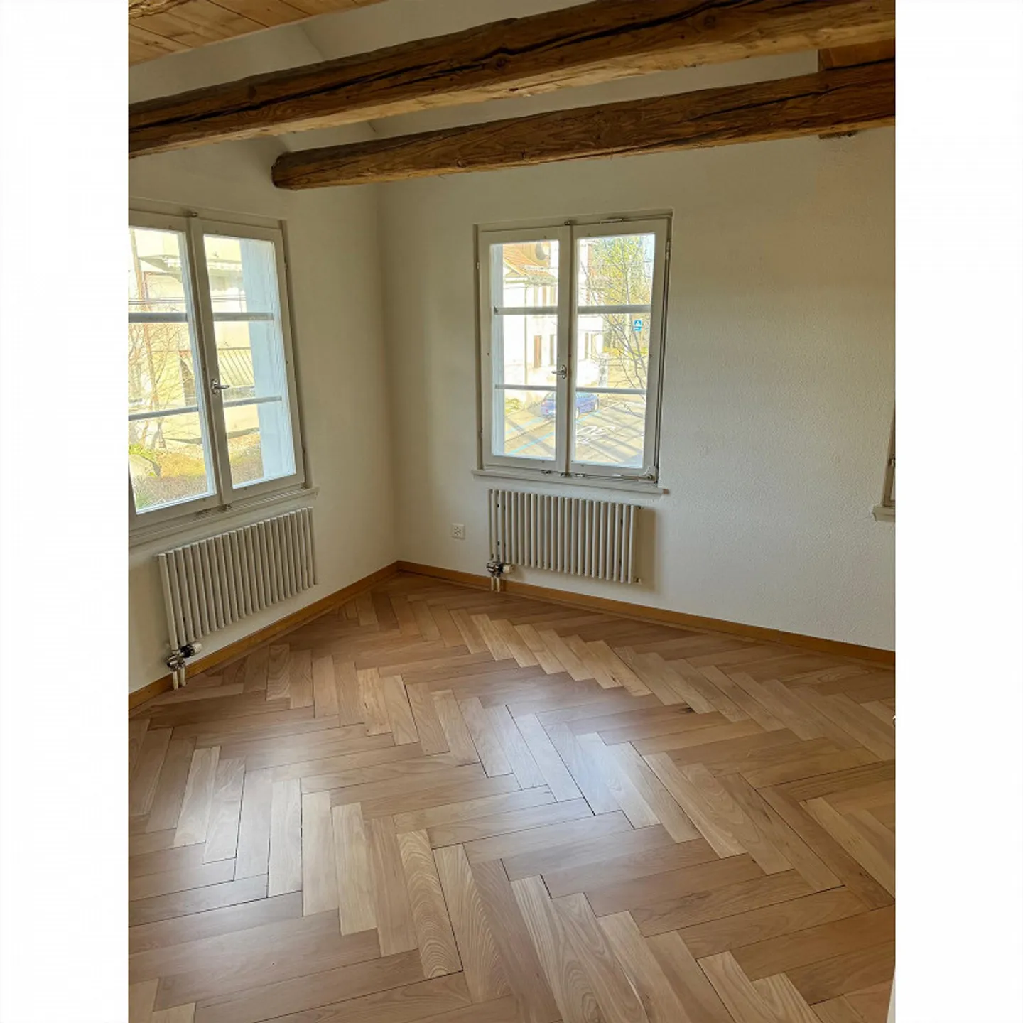 Maison d'angle de 5 pièces au cœur de la ville avec jardin verdoyant - Photo 4 sur 25