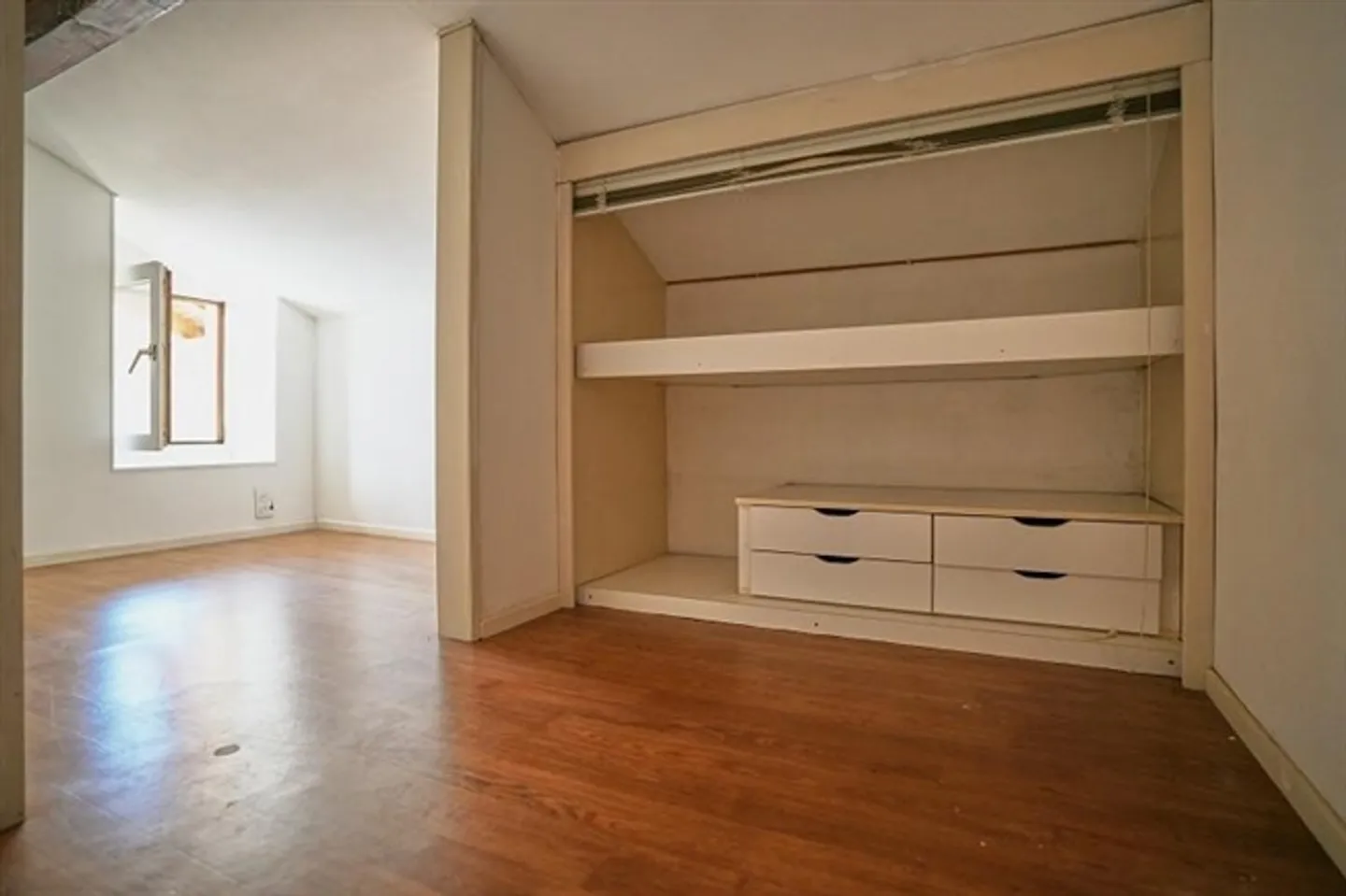 Maison de village de 3 pièces avec balcon dans un endroit très calme / maison de 3 pièces au cœur avec balcon dans un endroit très calme - Photo 3 sur 20