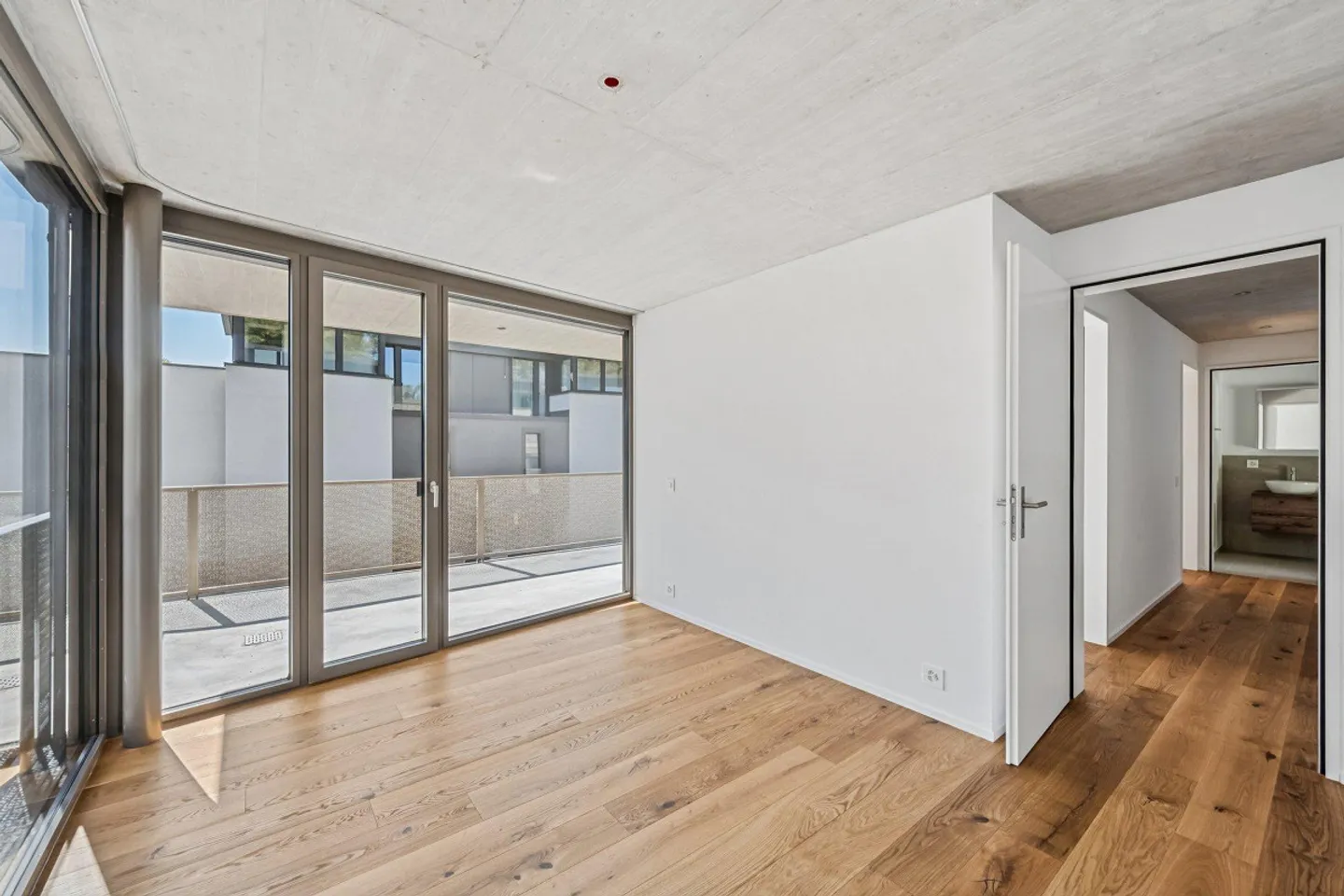 Exclusive Living with Garden and Rooftop Terrace - Photo 8 of 13