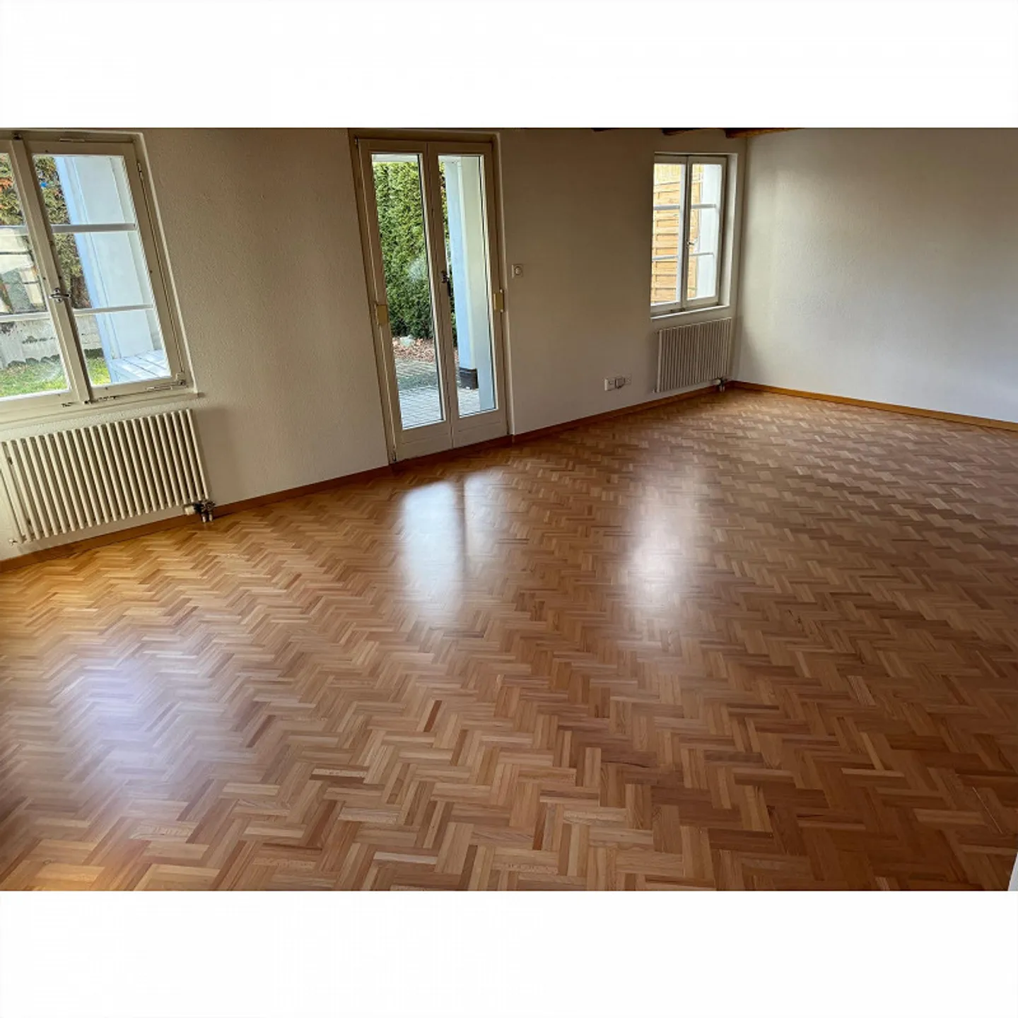 Maison d'angle de 5 pièces au cœur de la ville avec jardin verdoyant - Photo 7 sur 25
