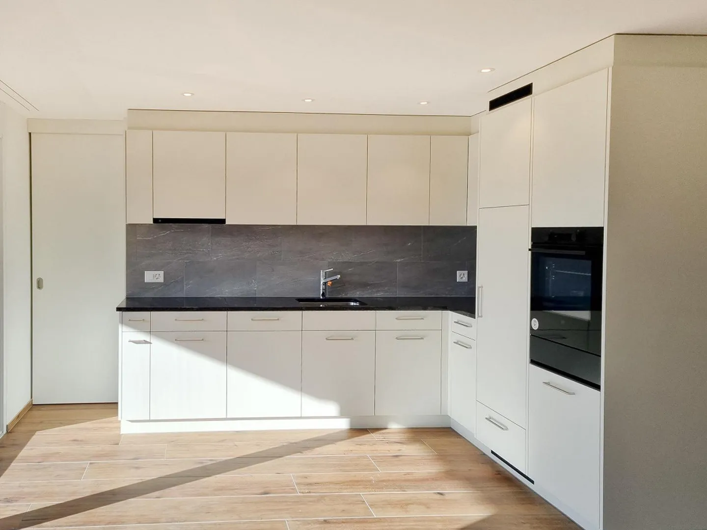 Appartement spacieux de 3,5 pièces avec espace jardin - Photo 1 sur 12