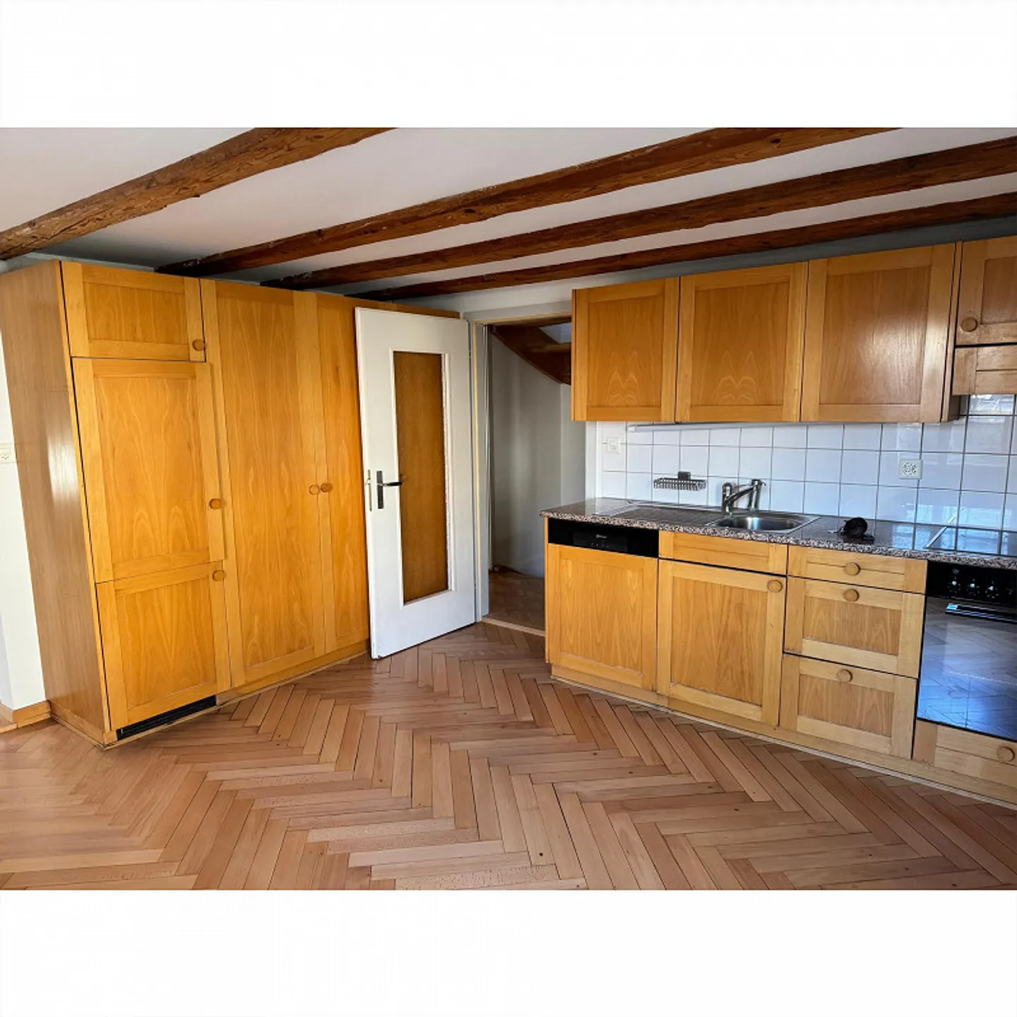 Maison d'angle de 5 pièces au cœur de la ville avec jardin verdoyant - Photo 10 sur 25