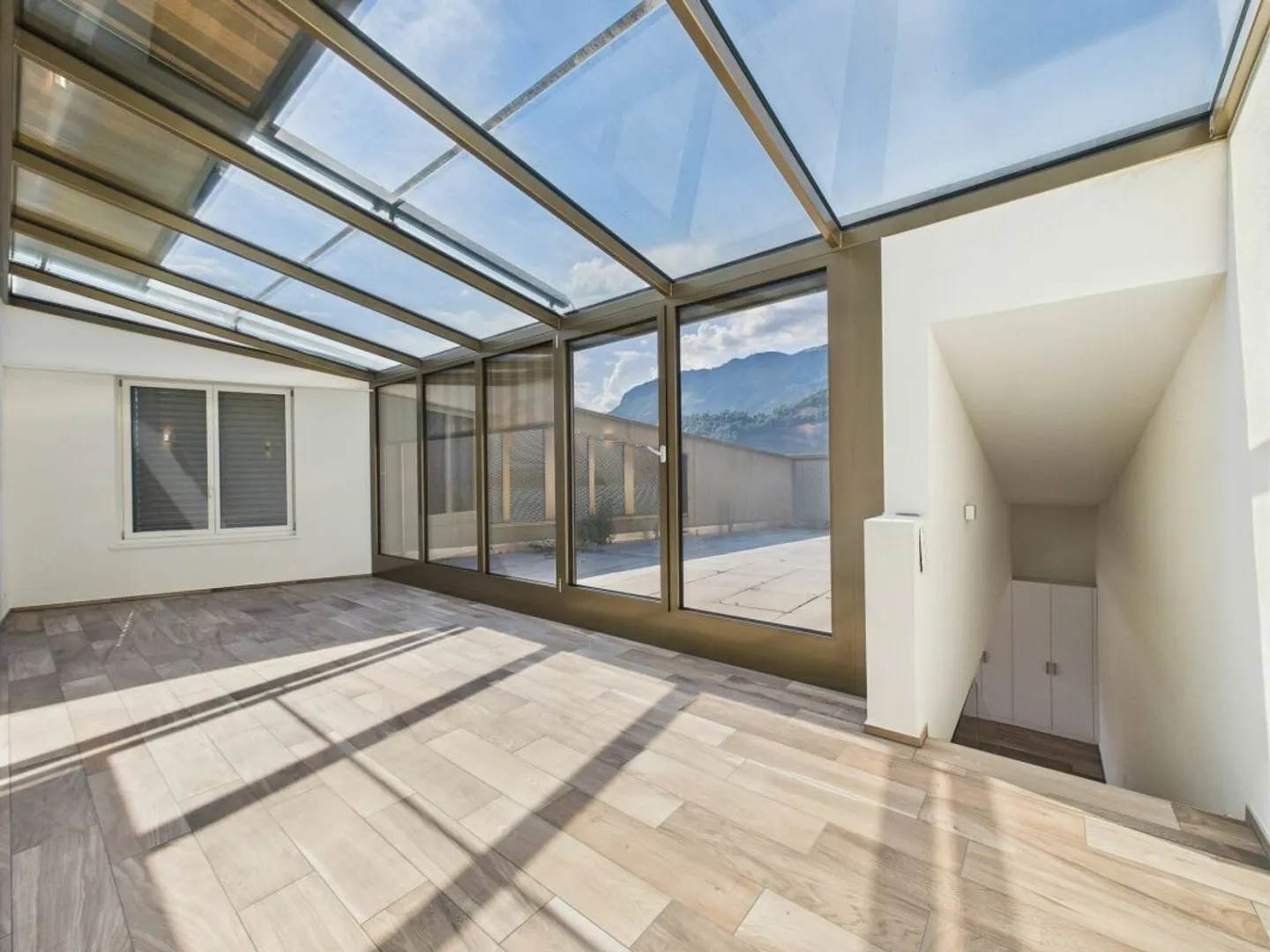 Einmalige Chance! Exklusiv und mit traumhafter Aussicht im Boathouse! - Foto 9 von 14