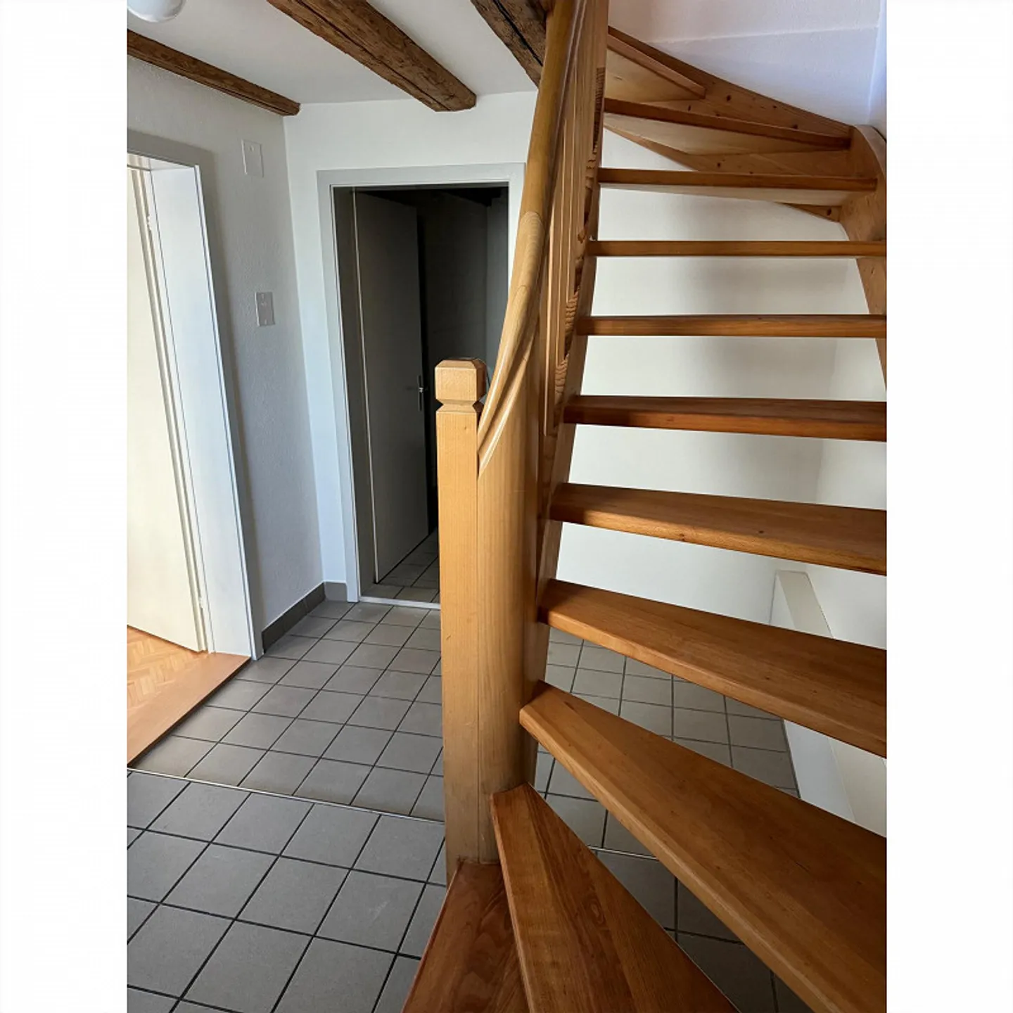 Maison d'angle de 5 pièces au cœur de la ville avec jardin verdoyant - Photo 19 sur 25