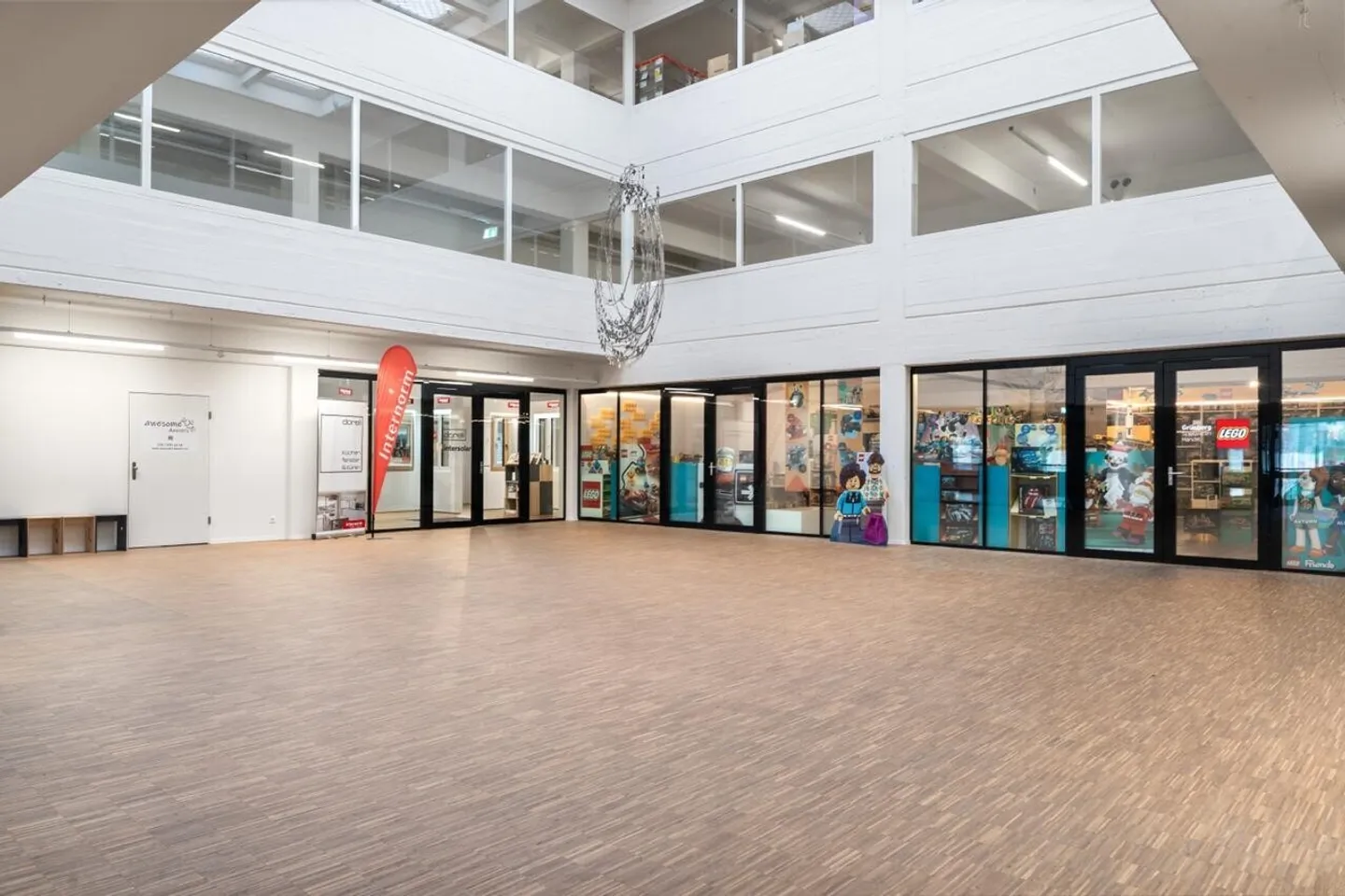 Espaces commerciaux et de stockage attrayants à louer à Trimbach - Photo 2 sur 12