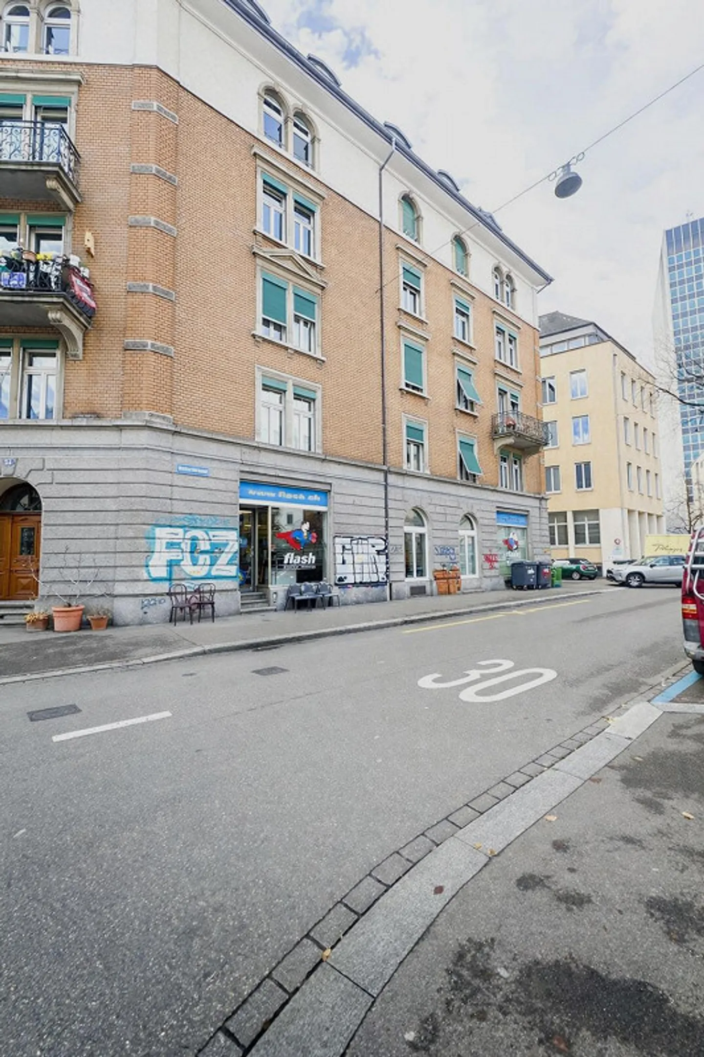 Espace commercial dans un emplacement attrayant directement au Hallwylplatz à louer... - Photo 1 sur 4