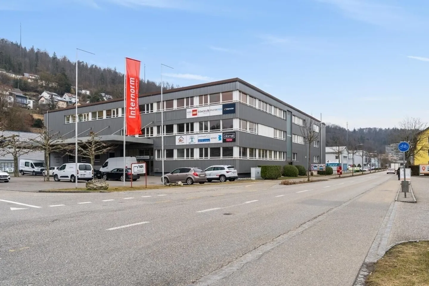 Espaces commerciaux et de stockage attrayants à louer à Trimbach - Photo 1 sur 12