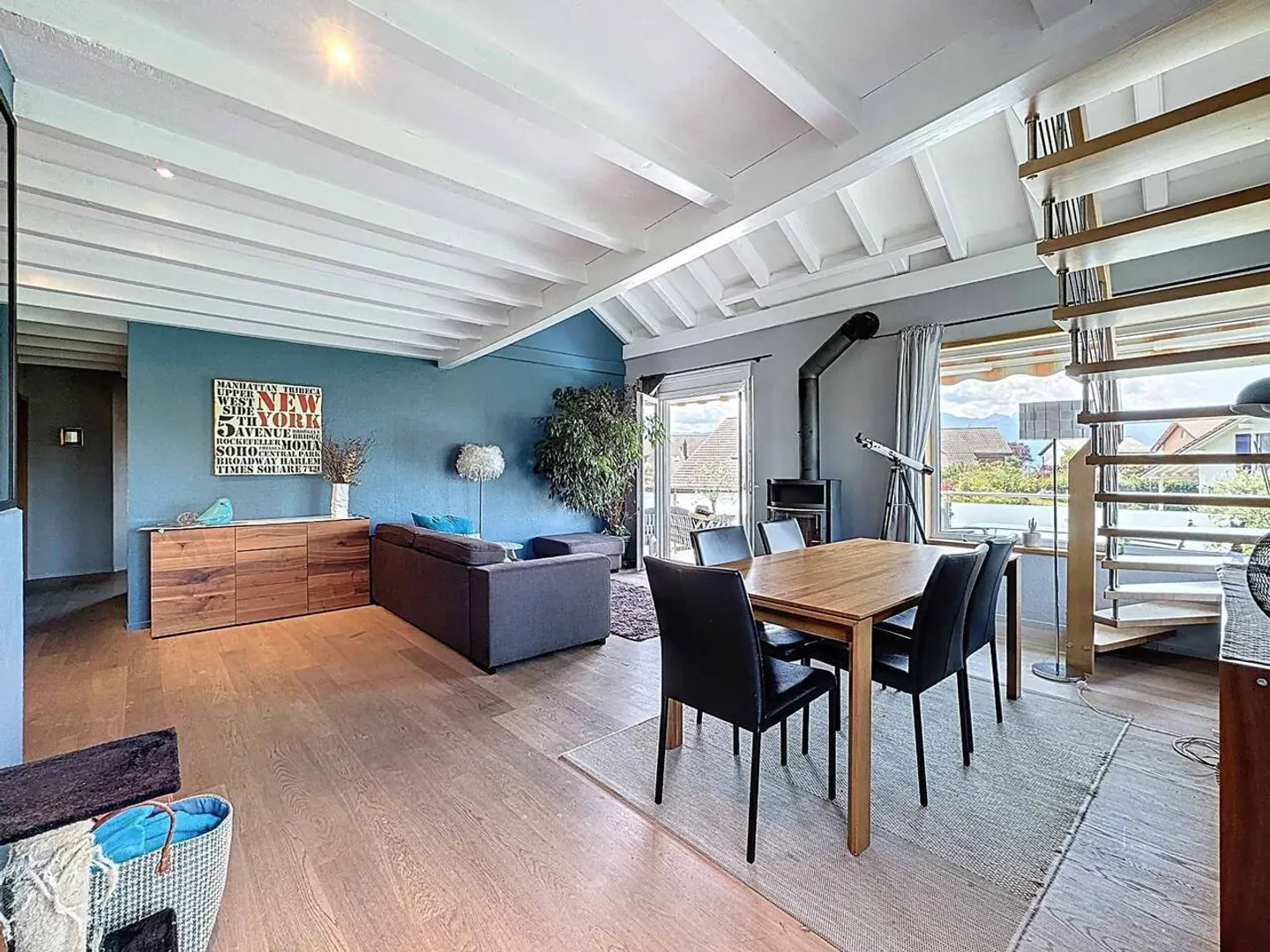 Attico Duplex di 5.5 stanze con giardino, piscina e vista panoramica - Foto 3 di 13