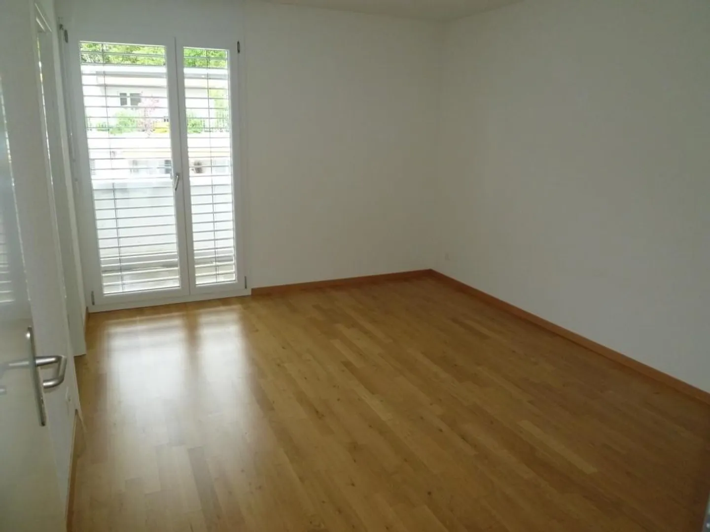 Topmoderne 3.5-Zimmer-Attika-Wohnung in Boll - Foto 4 von 8