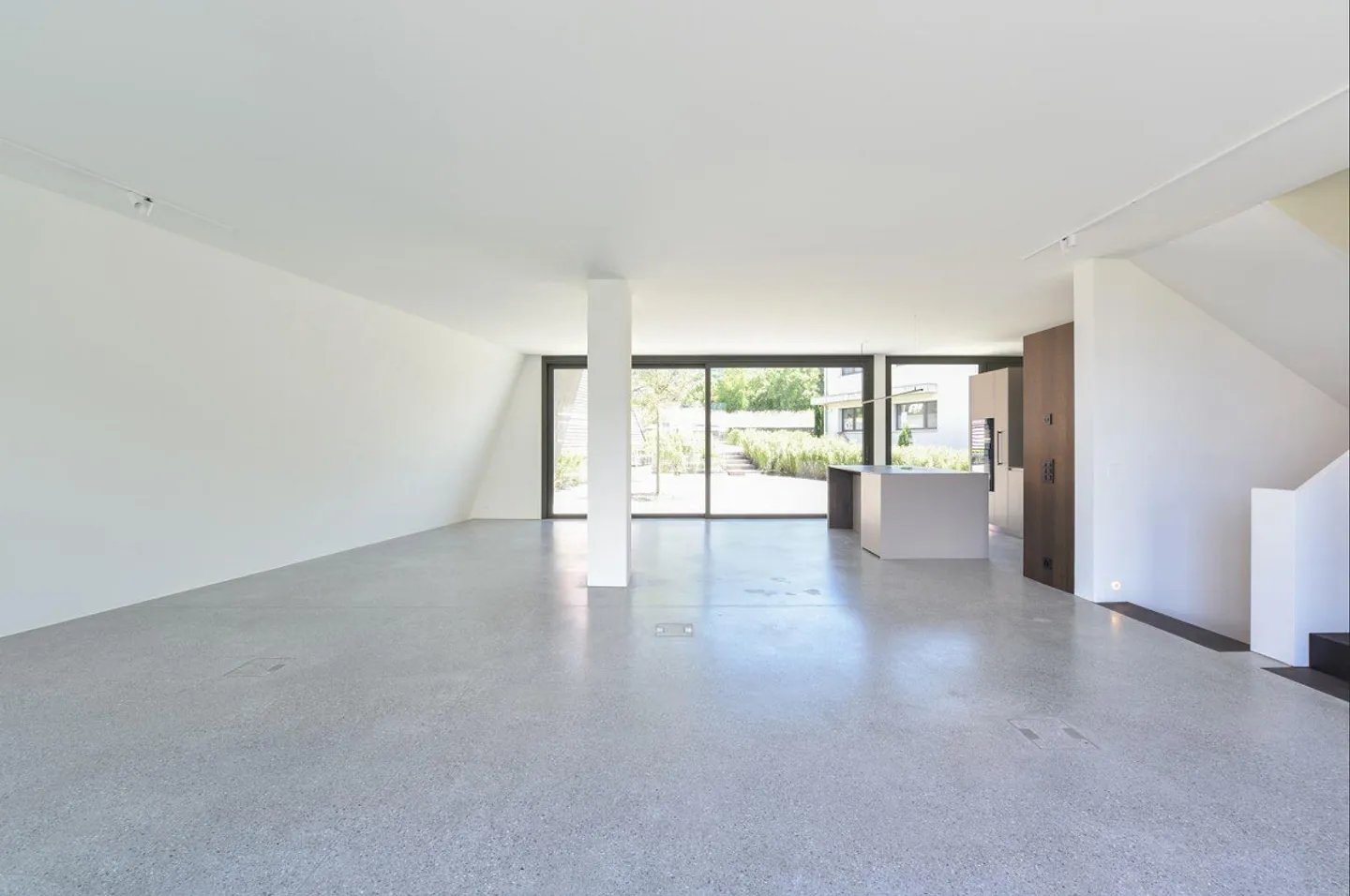 Modern single-family home including 3 parking spaces in TG - sunny, quiet, and in the middle of Maienfeld - Photo 11 of 19