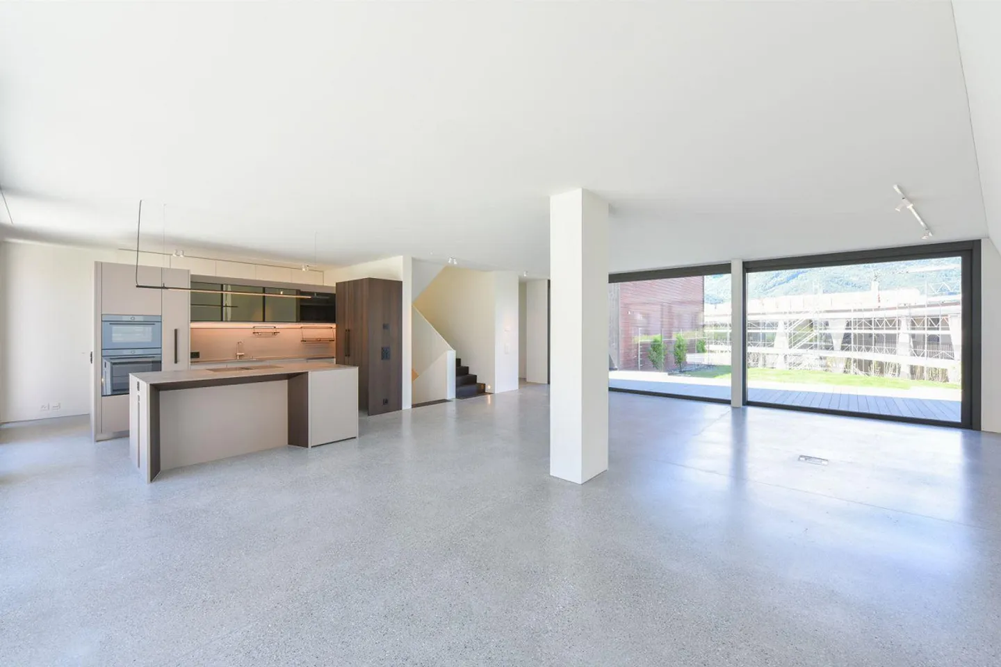 Modern single-family home including 3 parking spaces in TG - sunny, quiet, and in the middle of Maienfeld - Photo 12 of 19