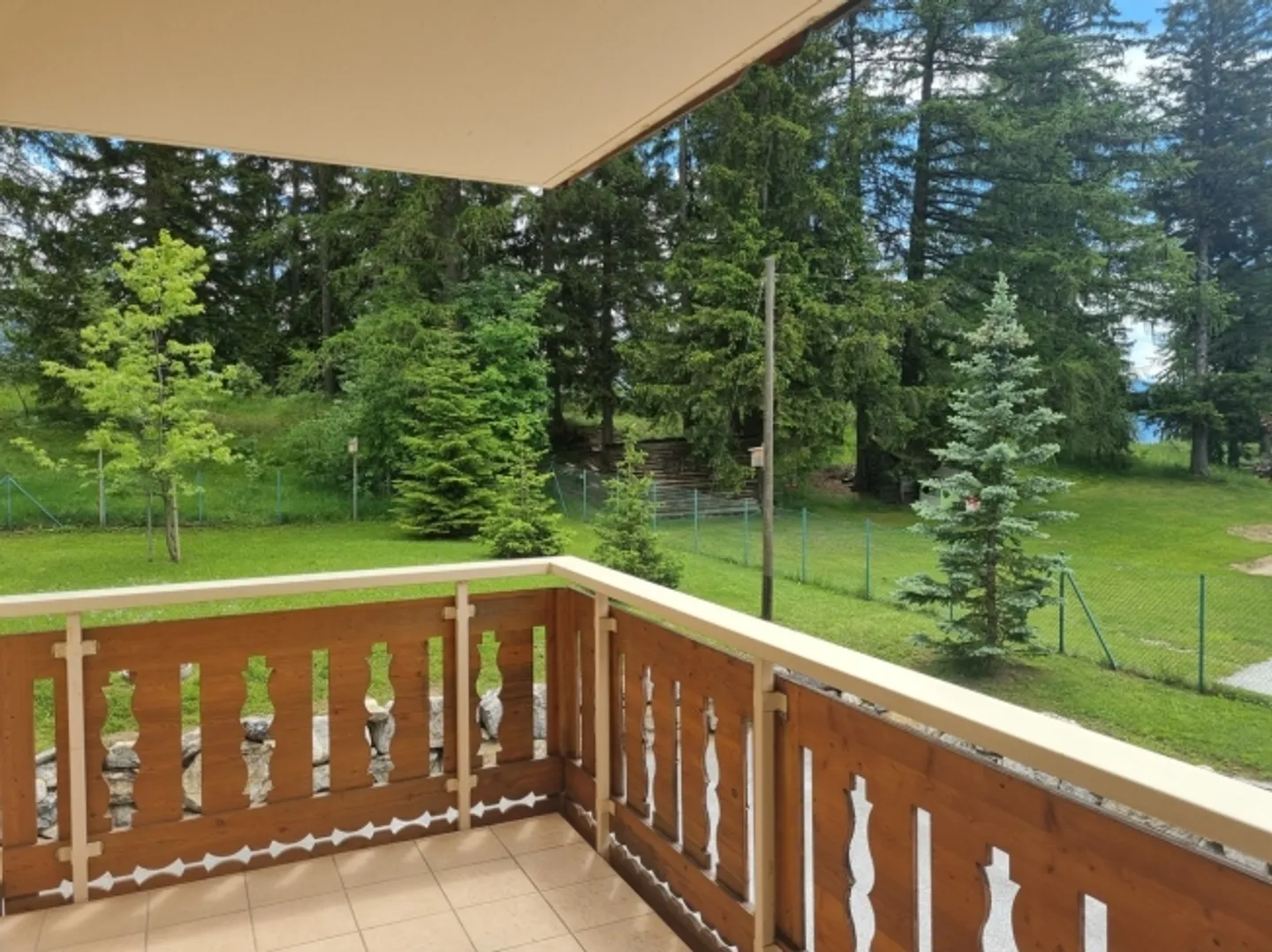 CRANS - MONTANA
Splendid chalet of 3 PPE lots
Quality location - Photo 5 of 11