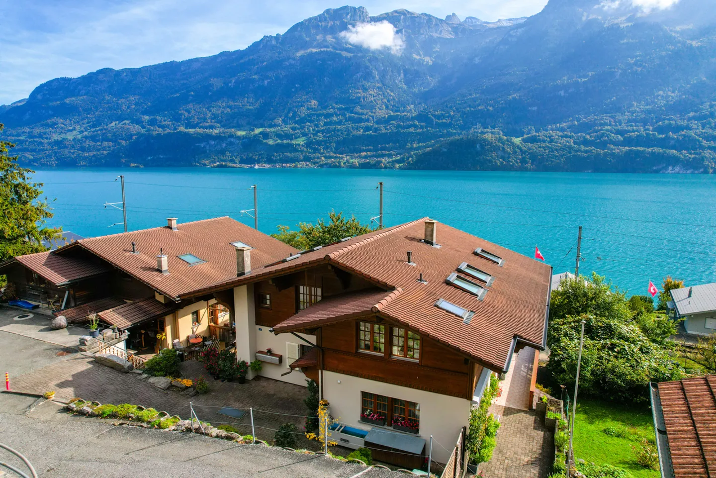 Garden apartment with panoramic view of lake and mountains - Photo 2 of 14