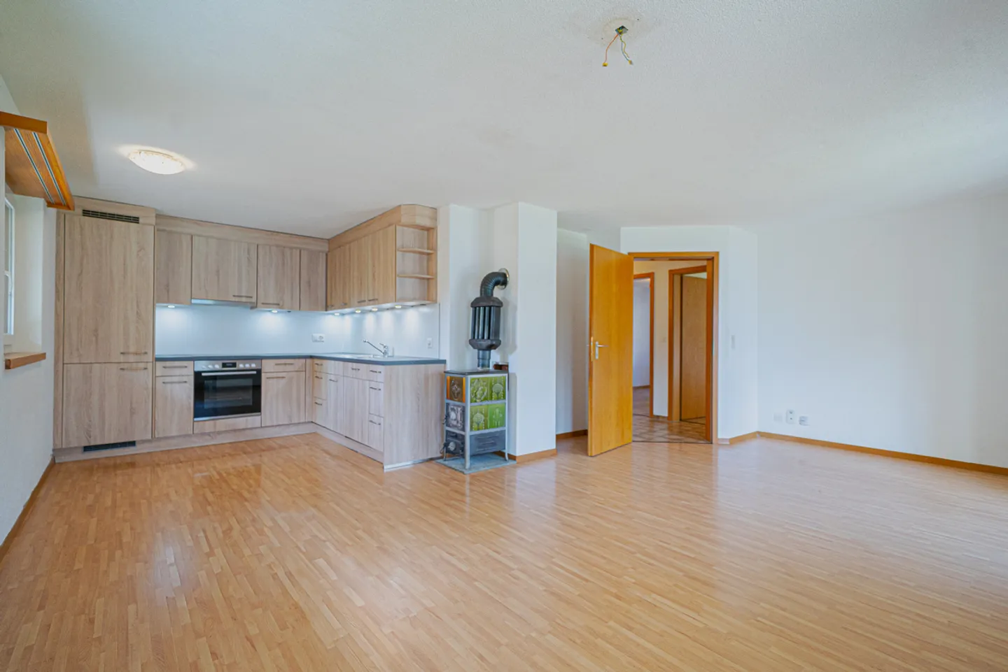 Garden apartment with panoramic view of lake and mountains - Photo 4 of 14