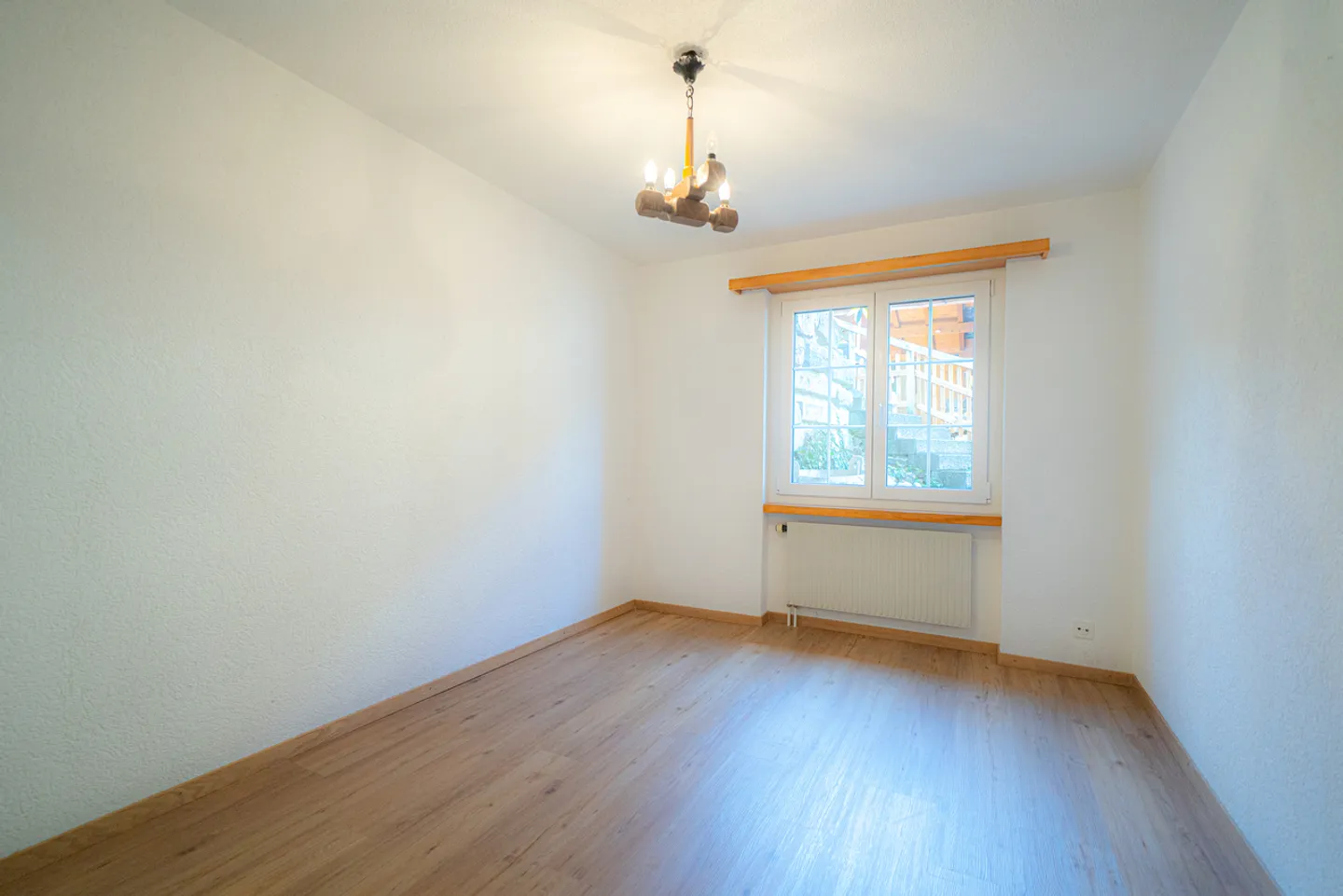 Garden apartment with panoramic view of lake and mountains - Photo 6 of 14