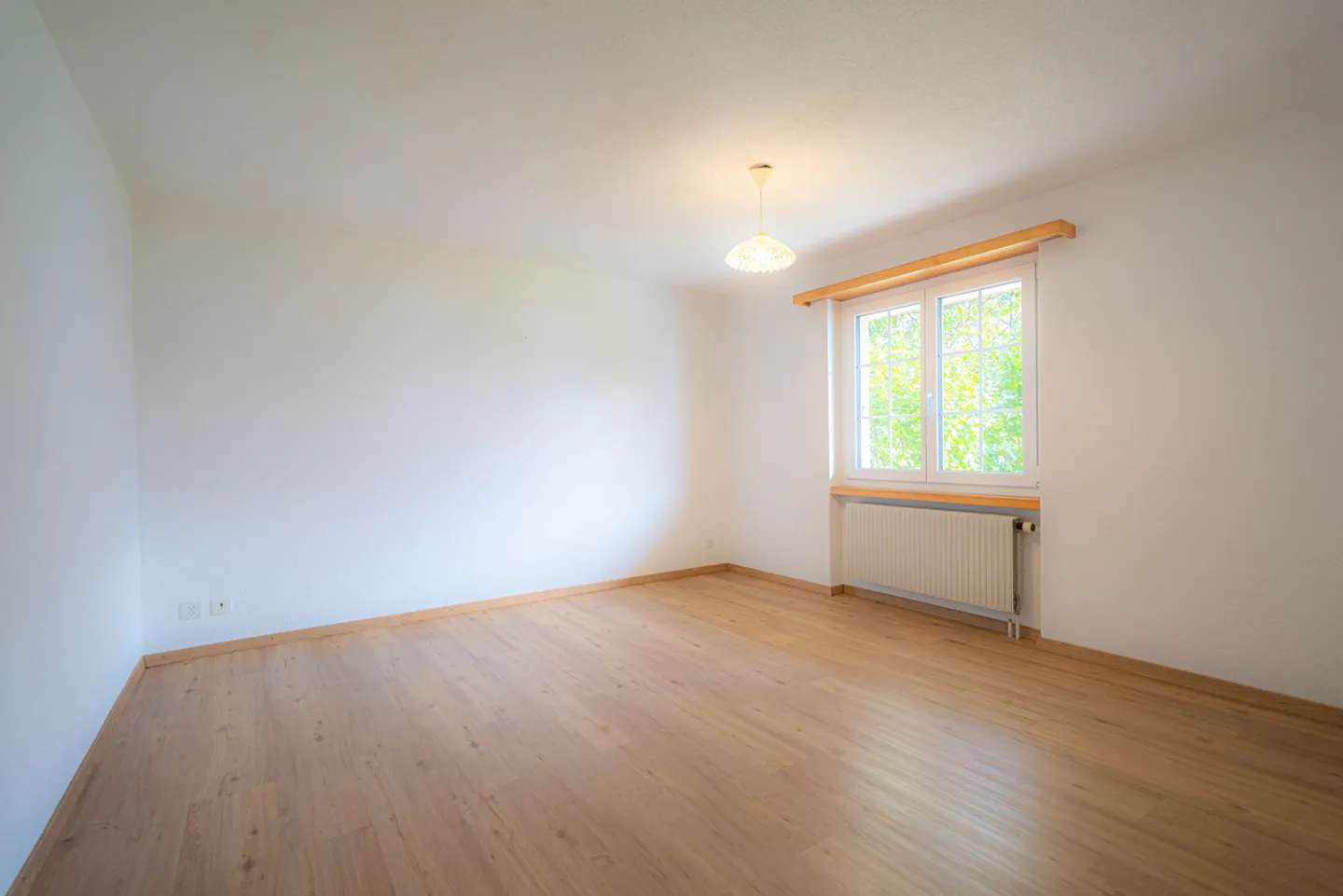 Garden apartment with panoramic view of lake and mountains - Photo 7 of 14