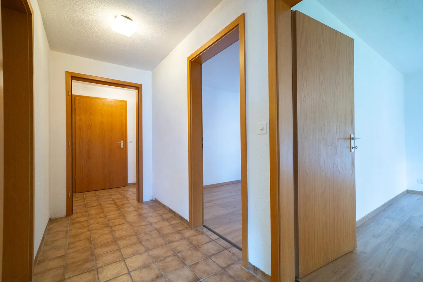 Garden apartment with panoramic view of lake and mountains - Photo 10 of 14