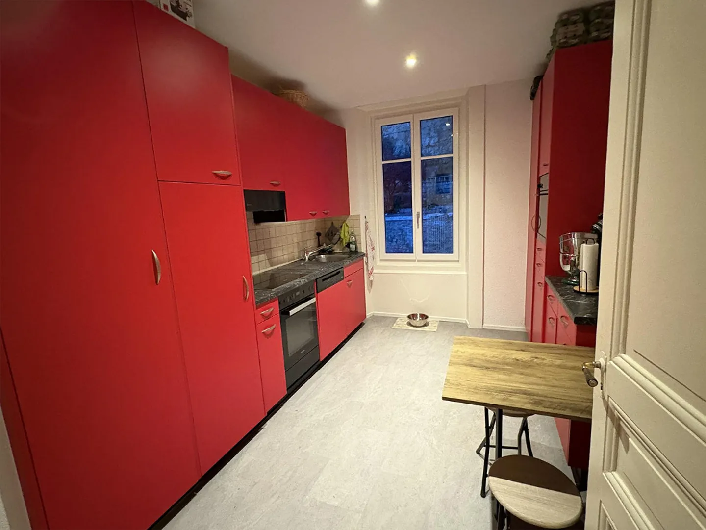 Very nice spacious 4 1/2 room apartment with lake view - Photo 7 of 9