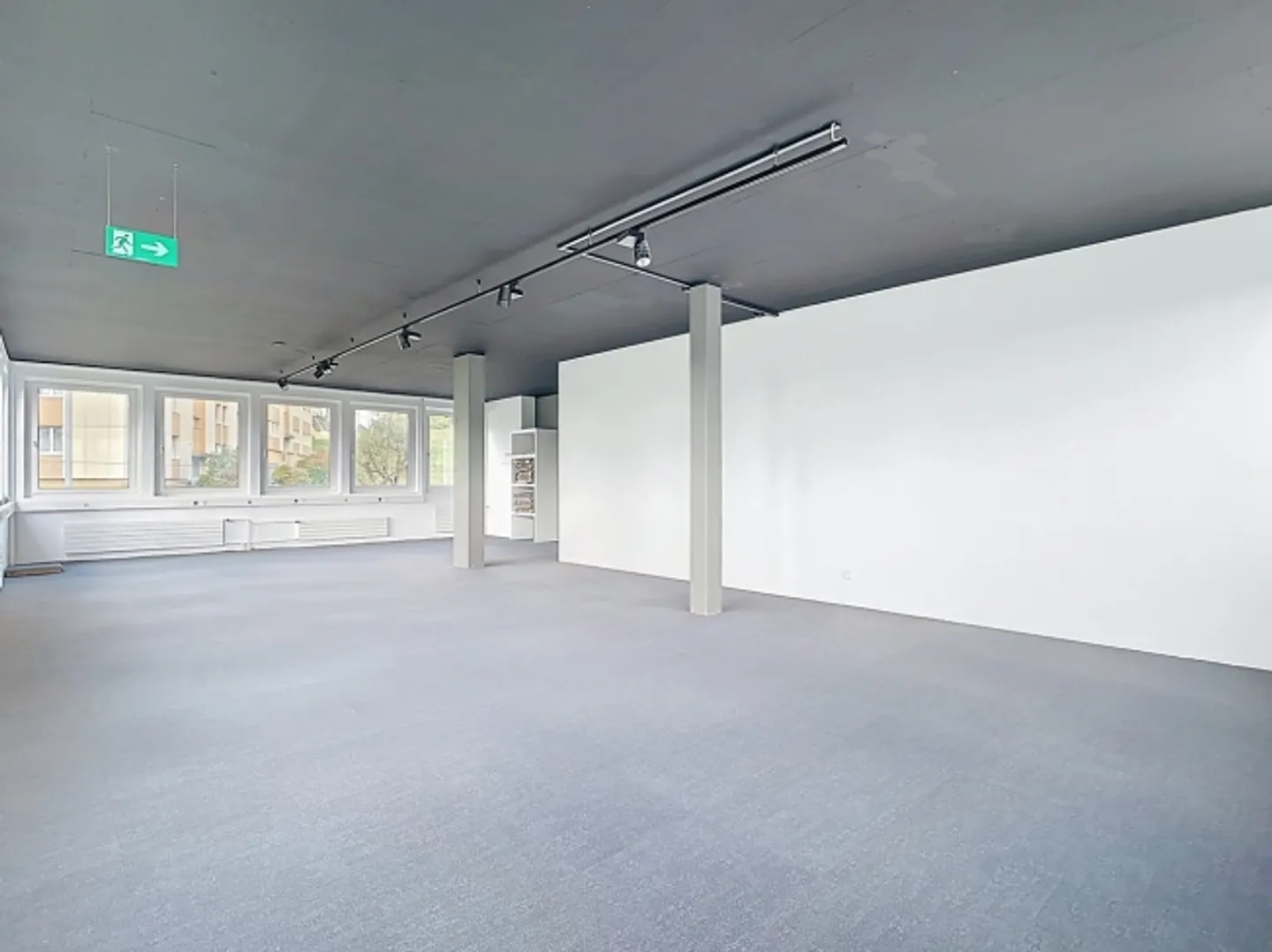 Spazio commerciale / Ufficio con terrazza - Foto 1 di 12