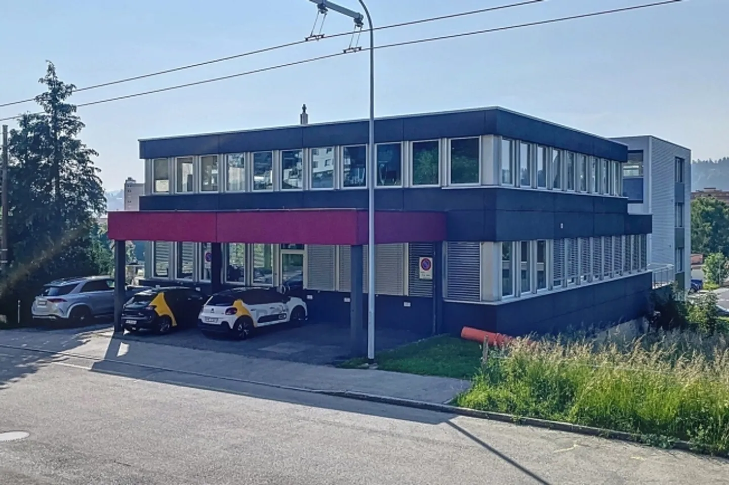 Spazio commerciale / Ufficio con terrazza - Foto 2 di 12