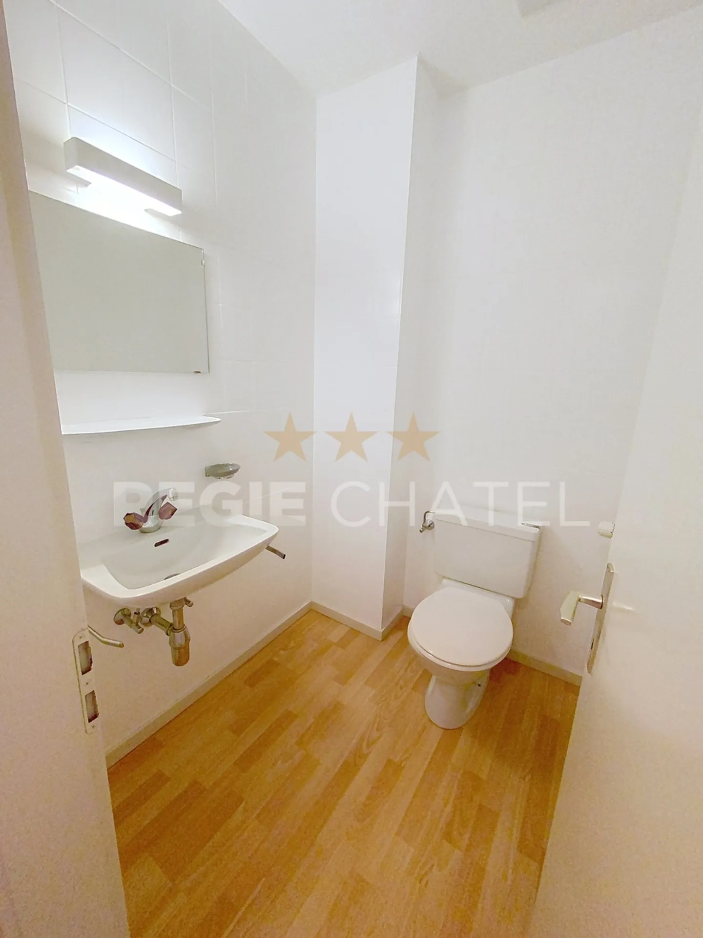 Appartement de 4.5 pièces au 1er étage avec belle terrasse - Photo 8 sur 8