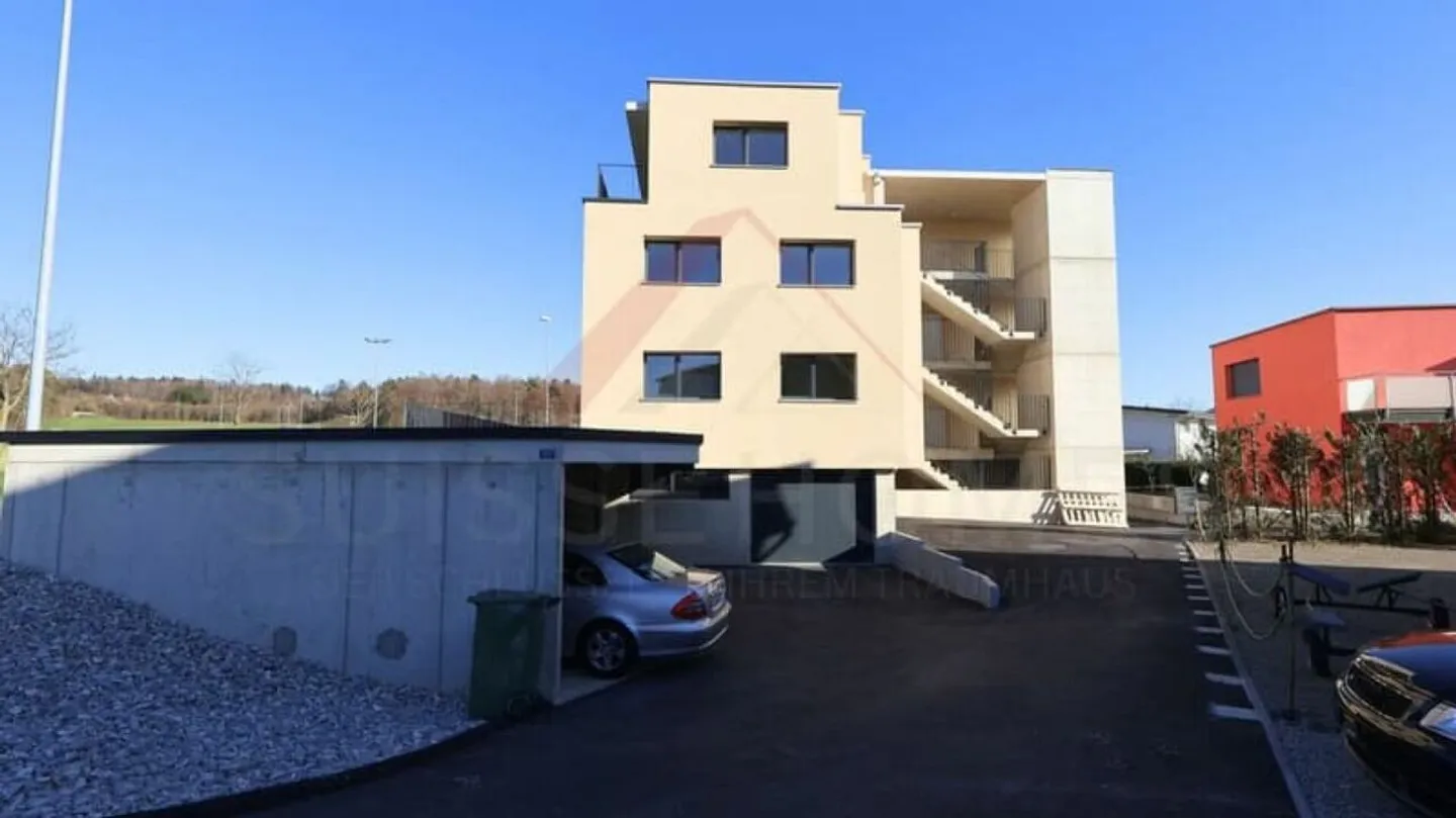 Appartamento attico moderno di 3,5 locali a Gurmels - con terrazza di 45 m² - Foto 2 di 15