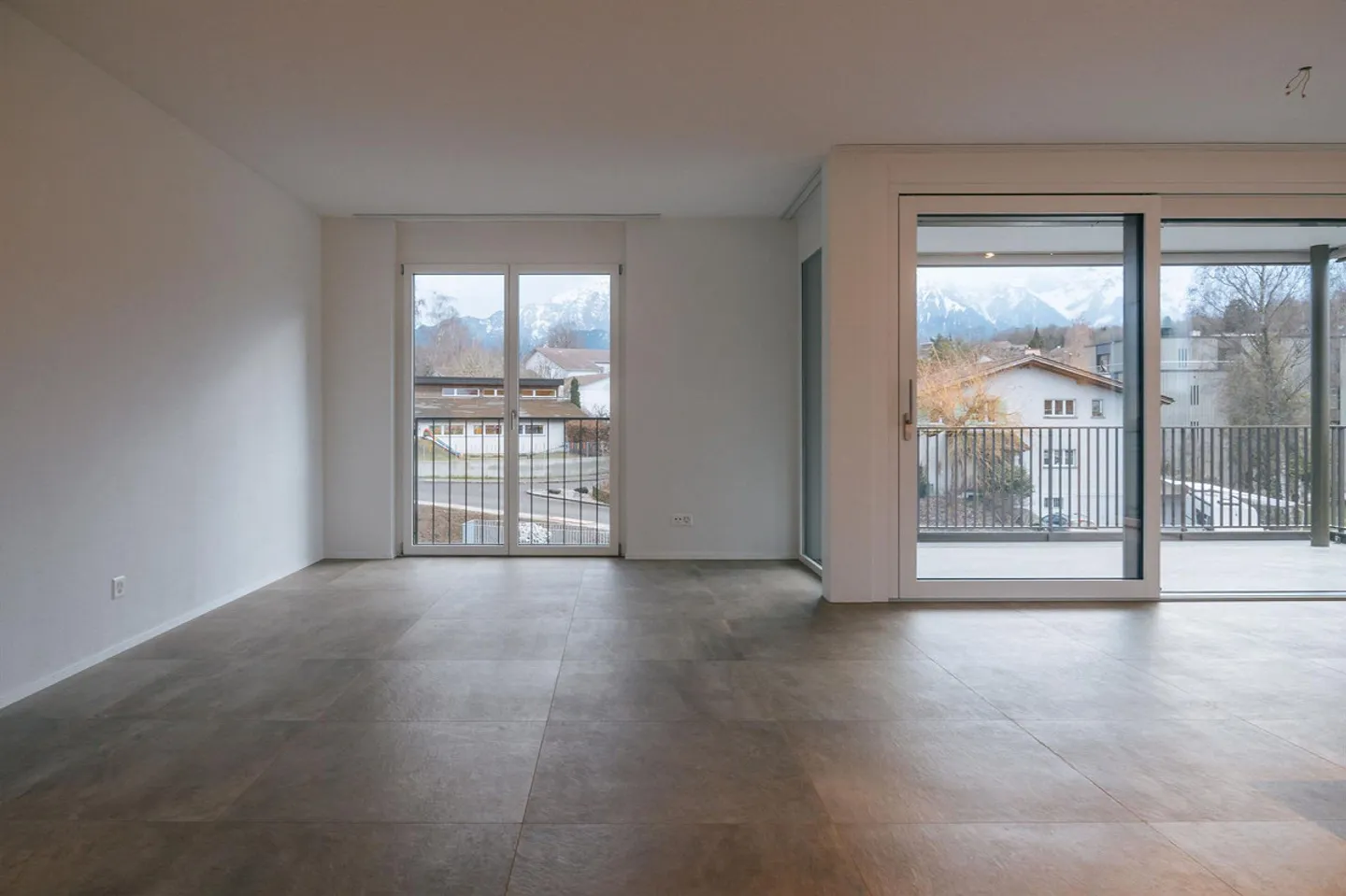 Modern 4.5-room apartment with Swedish stove and large balcony in Uet - Photo 3 of 11