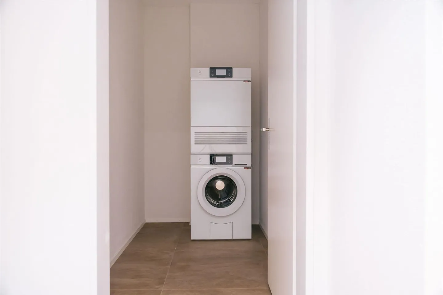 Modern 4.5-room apartment with Swedish stove and large balcony in Uet - Photo 5 of 11