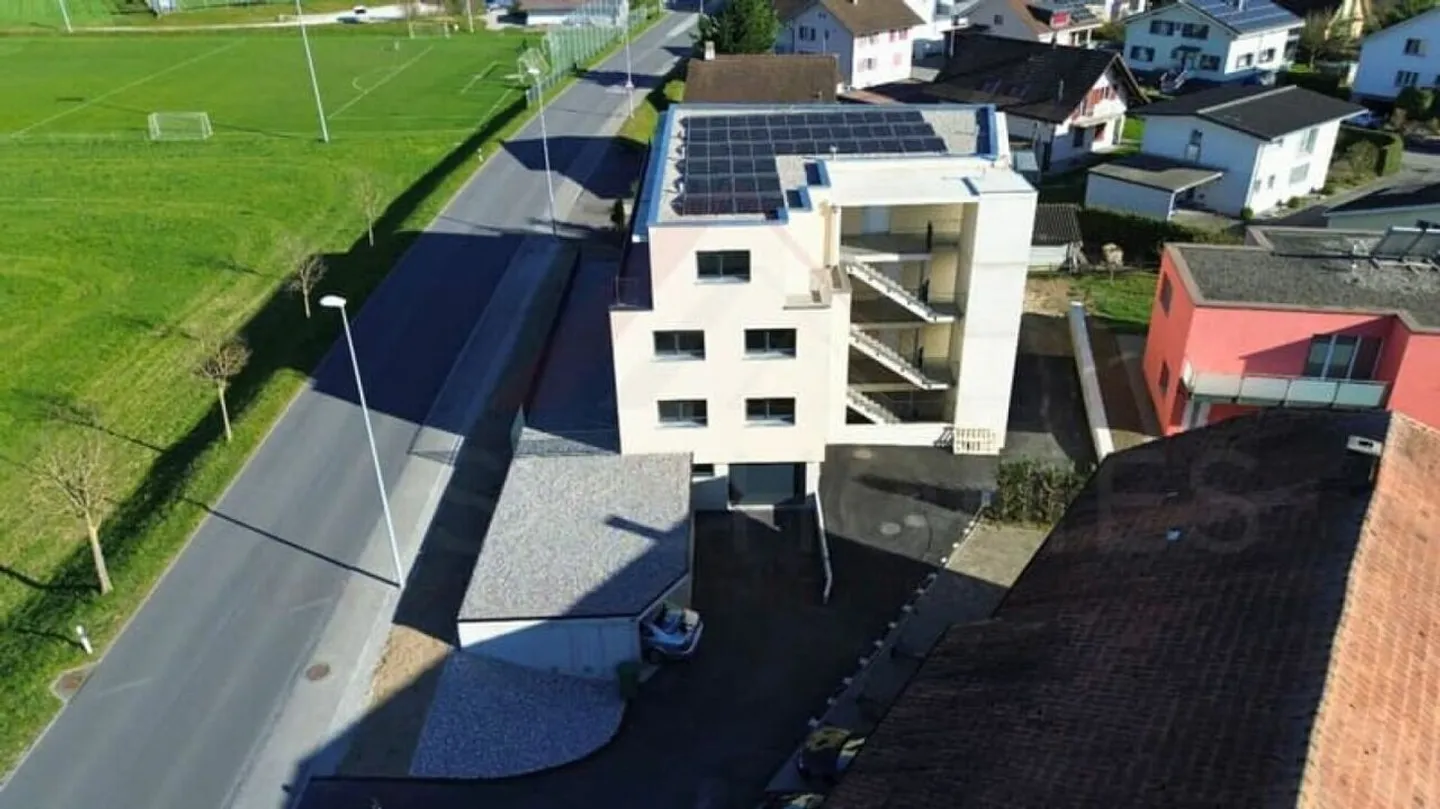 Appartamento attico moderno di 3,5 locali a Gurmels - con terrazza di 45 m² - Foto 12 di 15