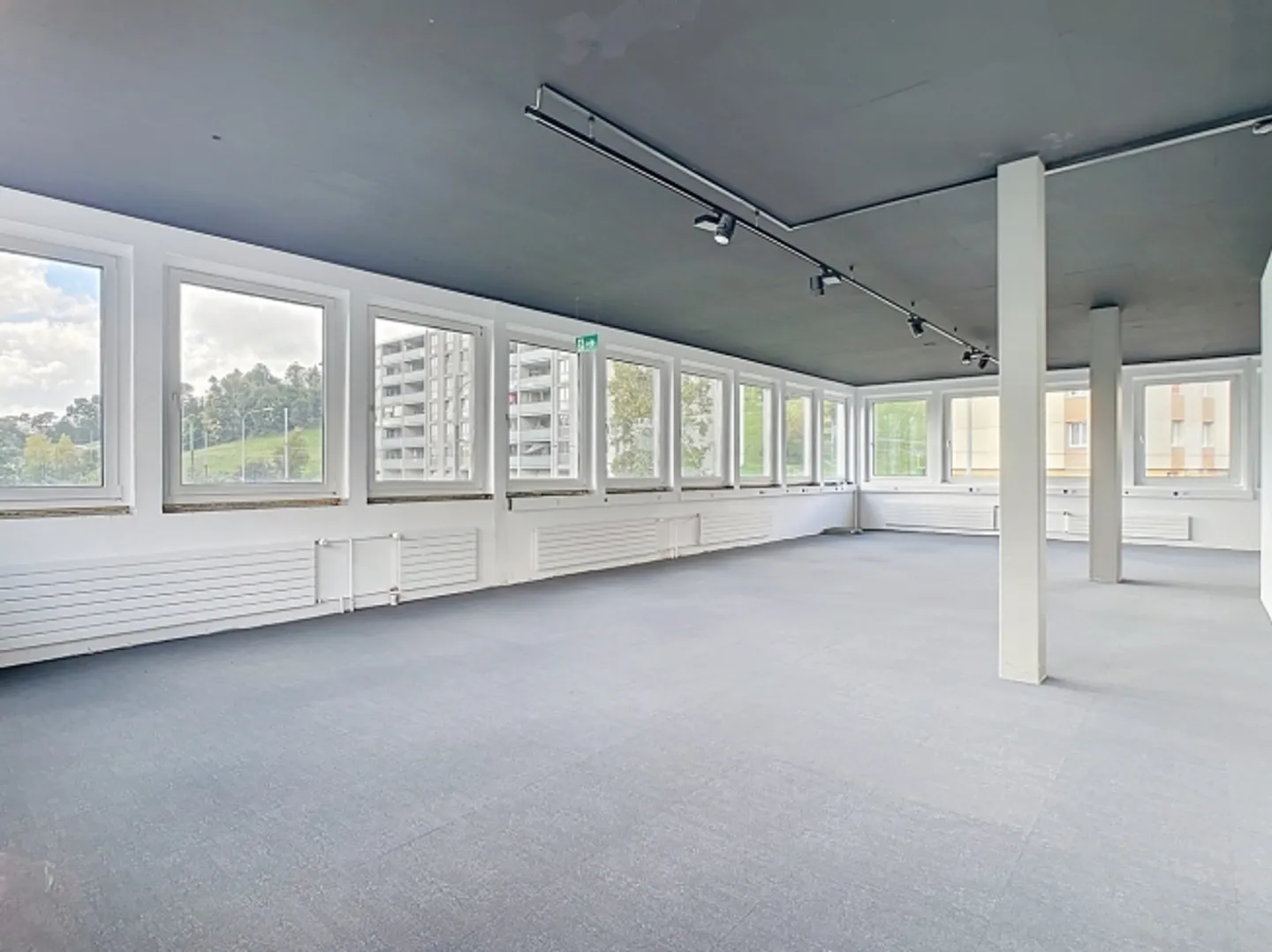 Spazio commerciale / Ufficio con terrazza - Foto 4 di 12