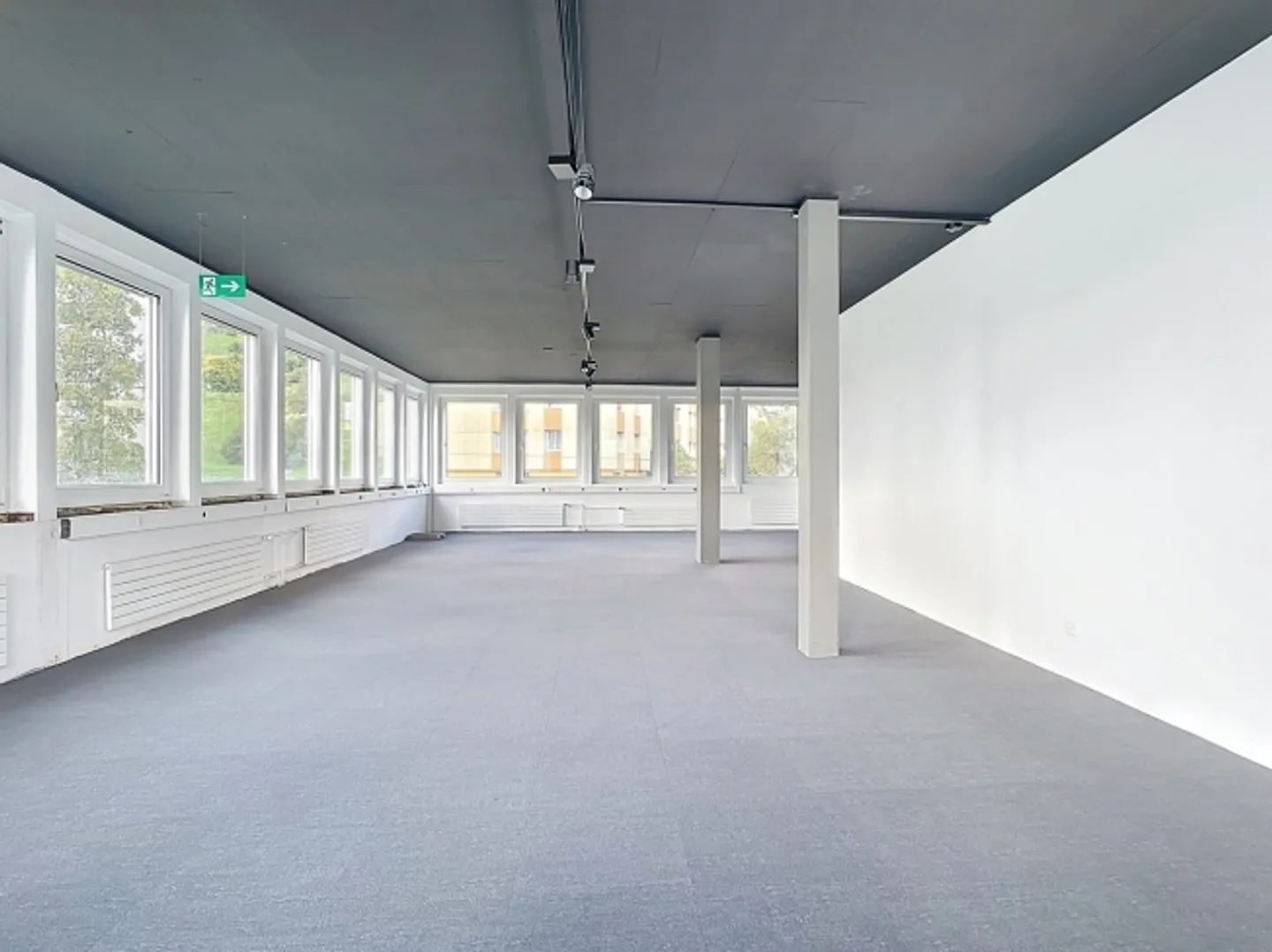 Spazio commerciale / Ufficio con terrazza - Foto 5 di 12