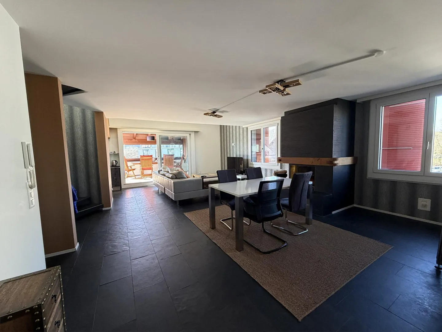 Appartamento 5.5 stanze con ampio soggiorno e balcone - Foto 3 di 11