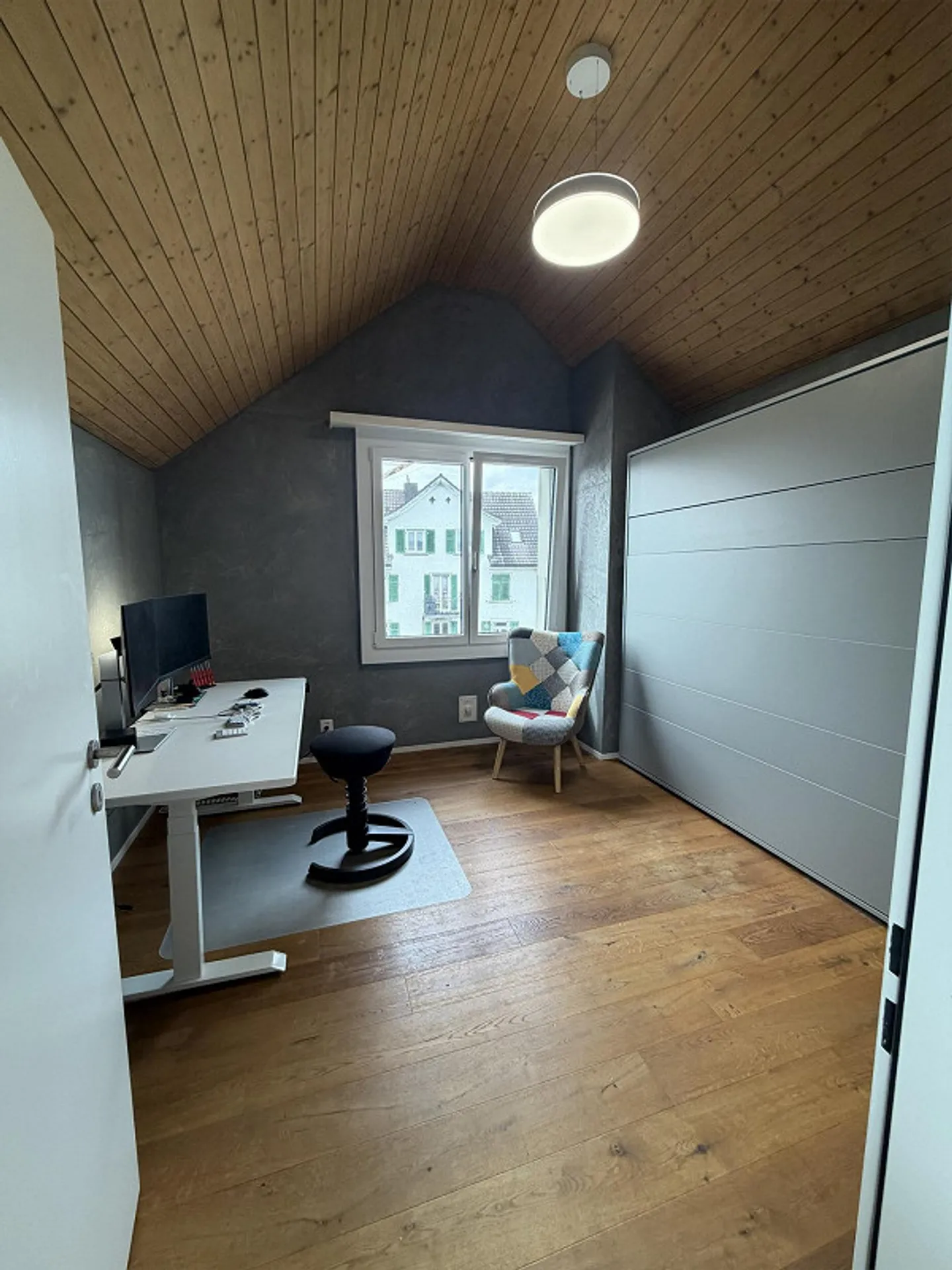 Appartamento 5.5 stanze con ampio soggiorno e balcone - Foto 8 di 11