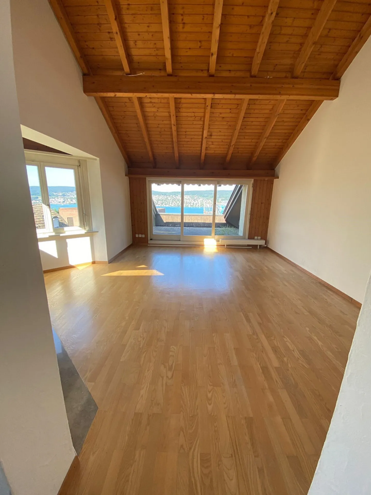 Appartamento temporaneo di 3,5 stanze con vista lago - Foto 2 di 7