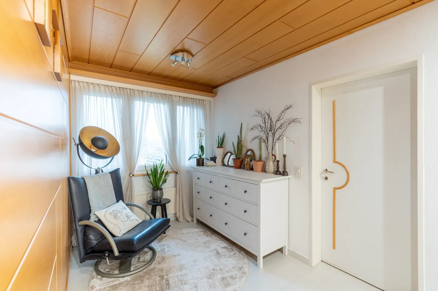 Appartamento ristrutturato di 4,5 locali con finiture curate - Foto 9 di 14