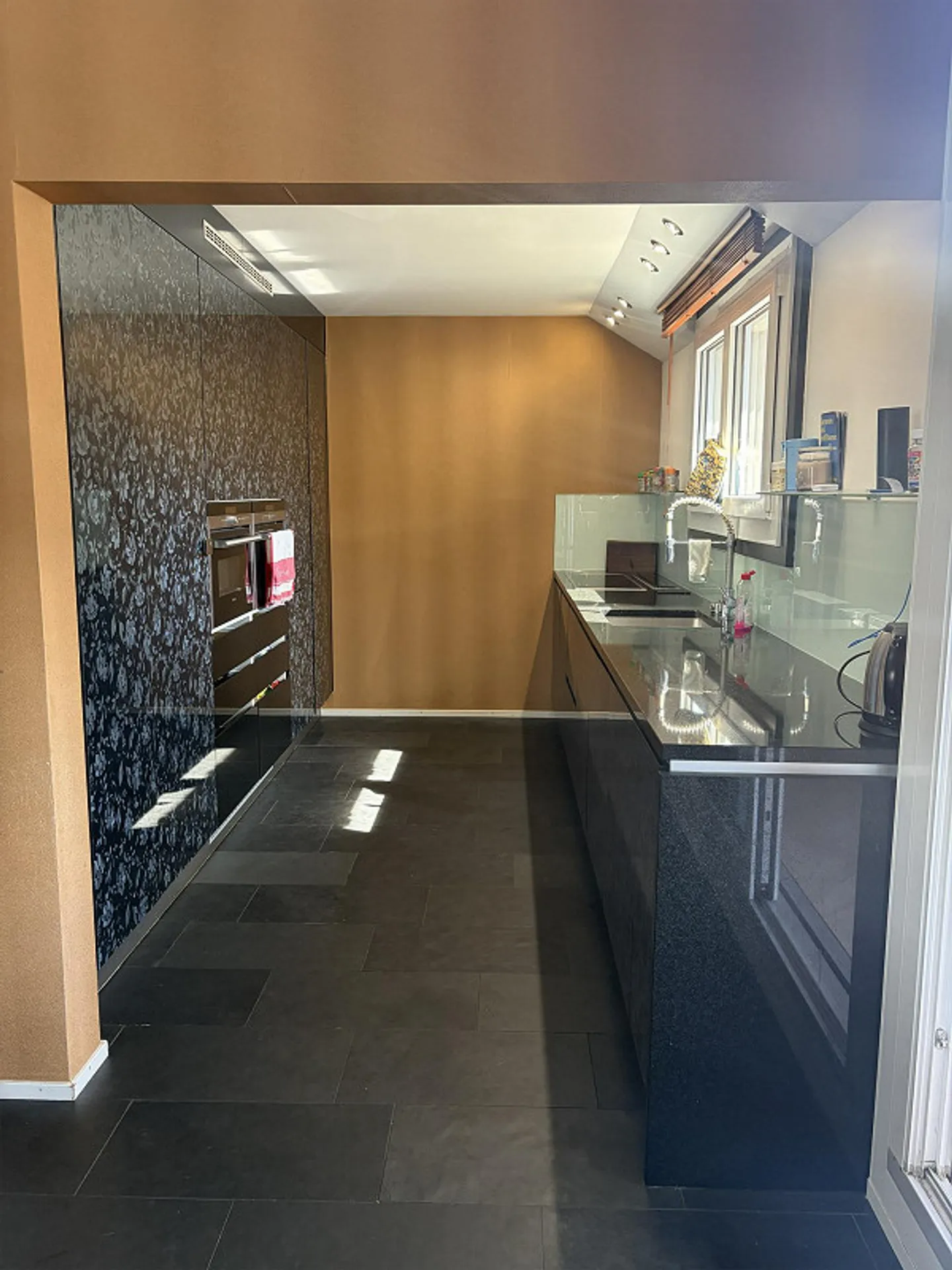 Appartamento 5.5 stanze con ampio soggiorno e balcone - Foto 9 di 11