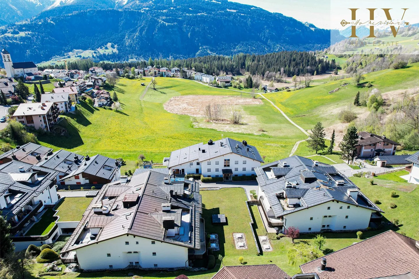 Attractive apartment in Laax with sunny XXL balcony - Photo 1 of 13