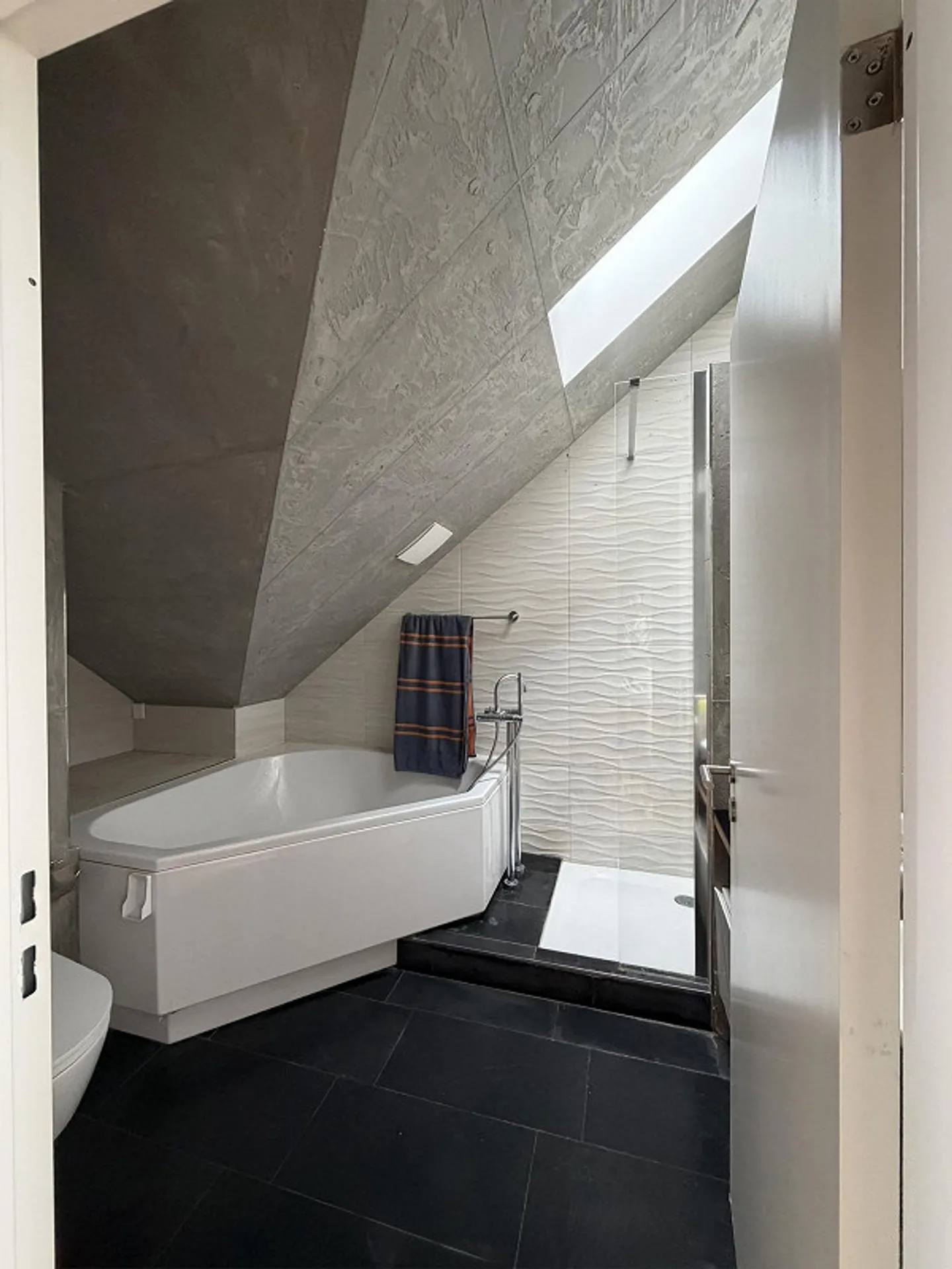 Appartamento 5.5 stanze con ampio soggiorno e balcone - Foto 10 di 11