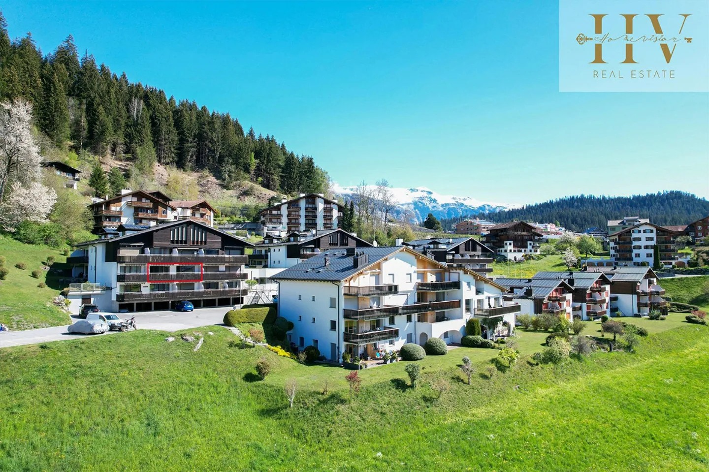 Attractive apartment in Laax with sunny XXL balcony - Photo 2 of 13