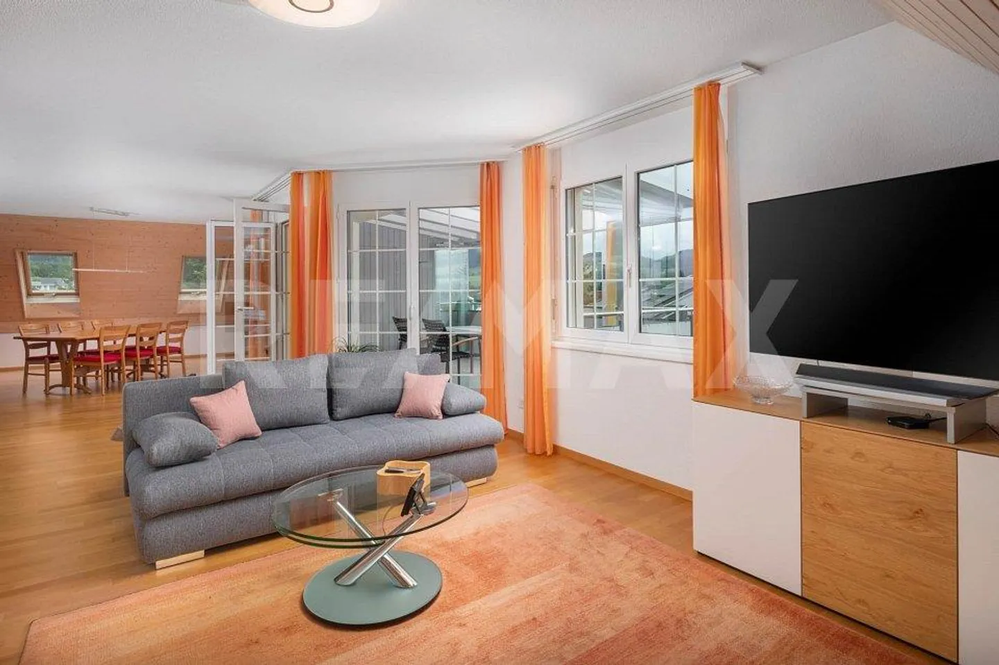 Well-kept, spacious penthouse apartment - Photo 6 of 13