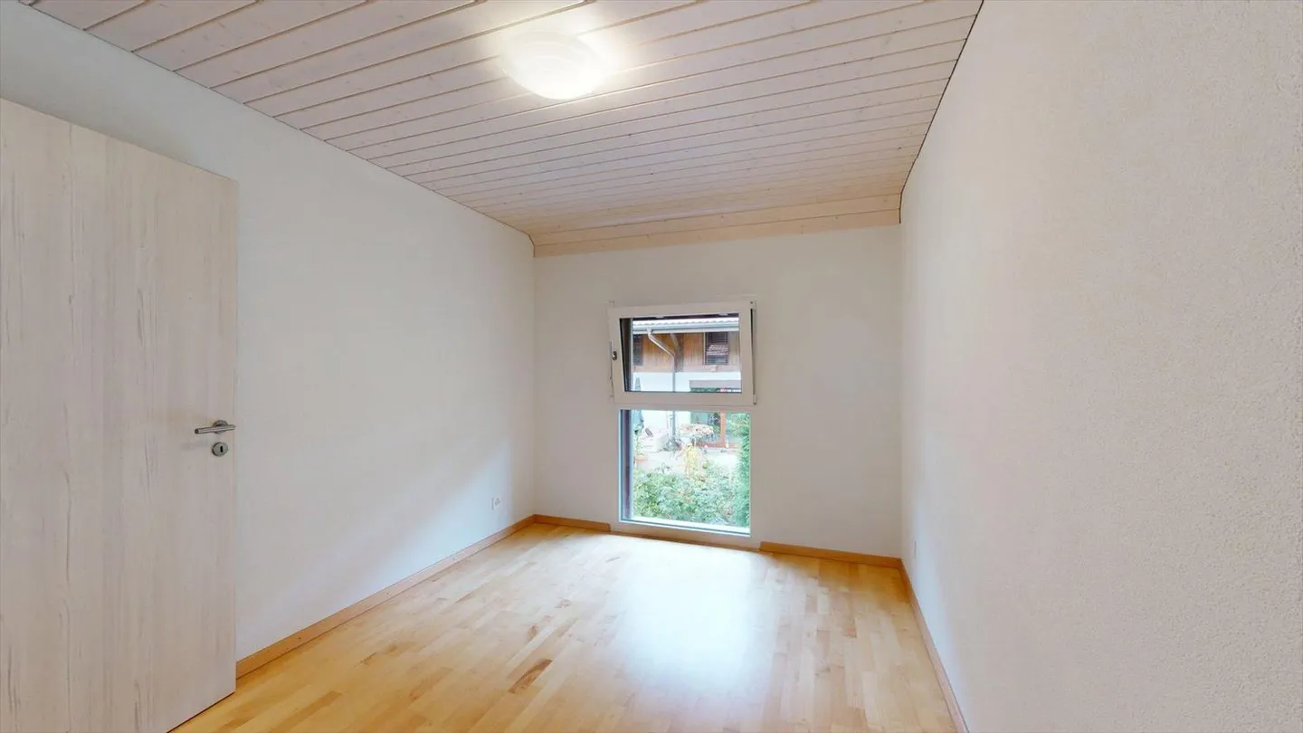 Bella casa a schiera con grande giardino, idealmente situata! - Foto 5 di 13