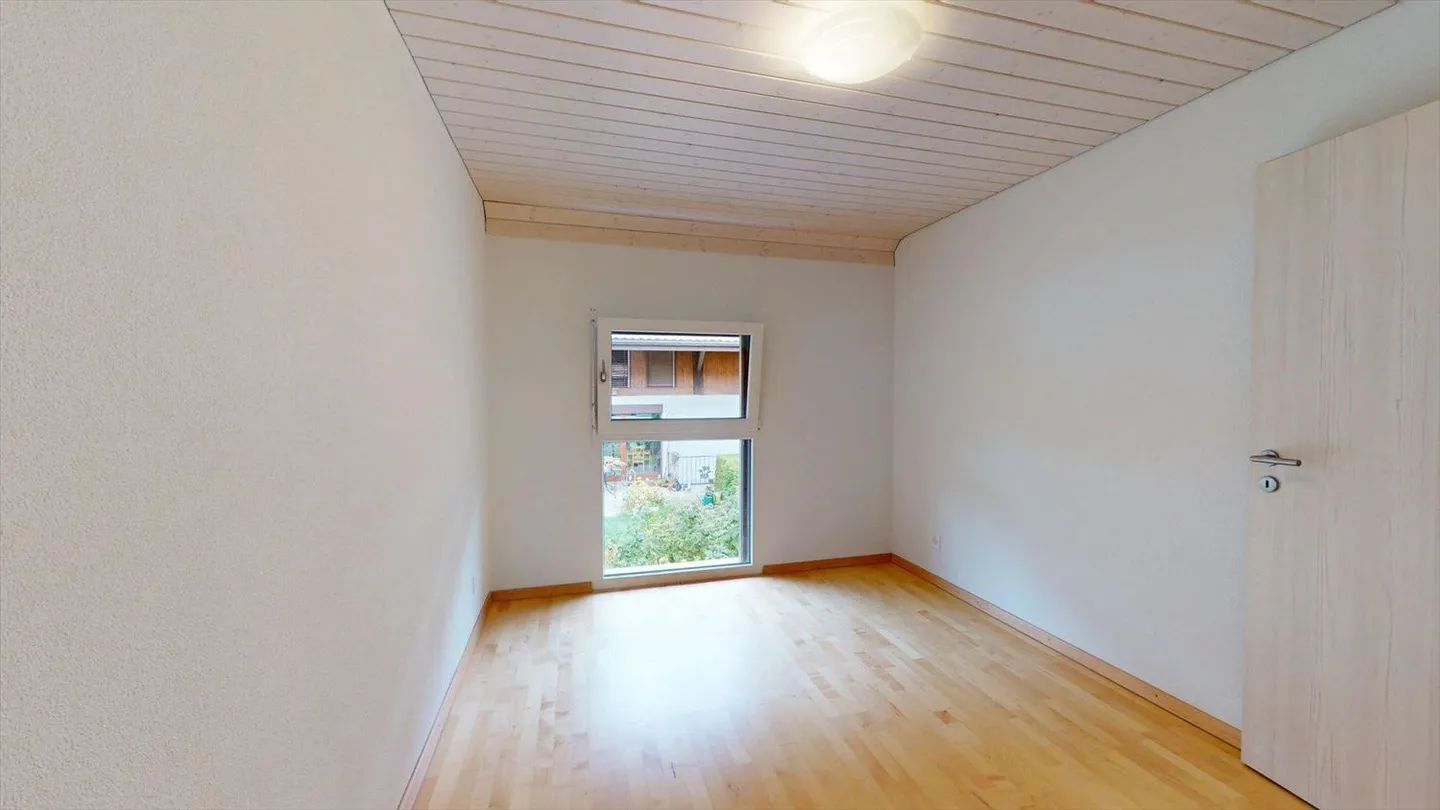 Bella casa a schiera con grande giardino, idealmente situata! - Foto 7 di 13