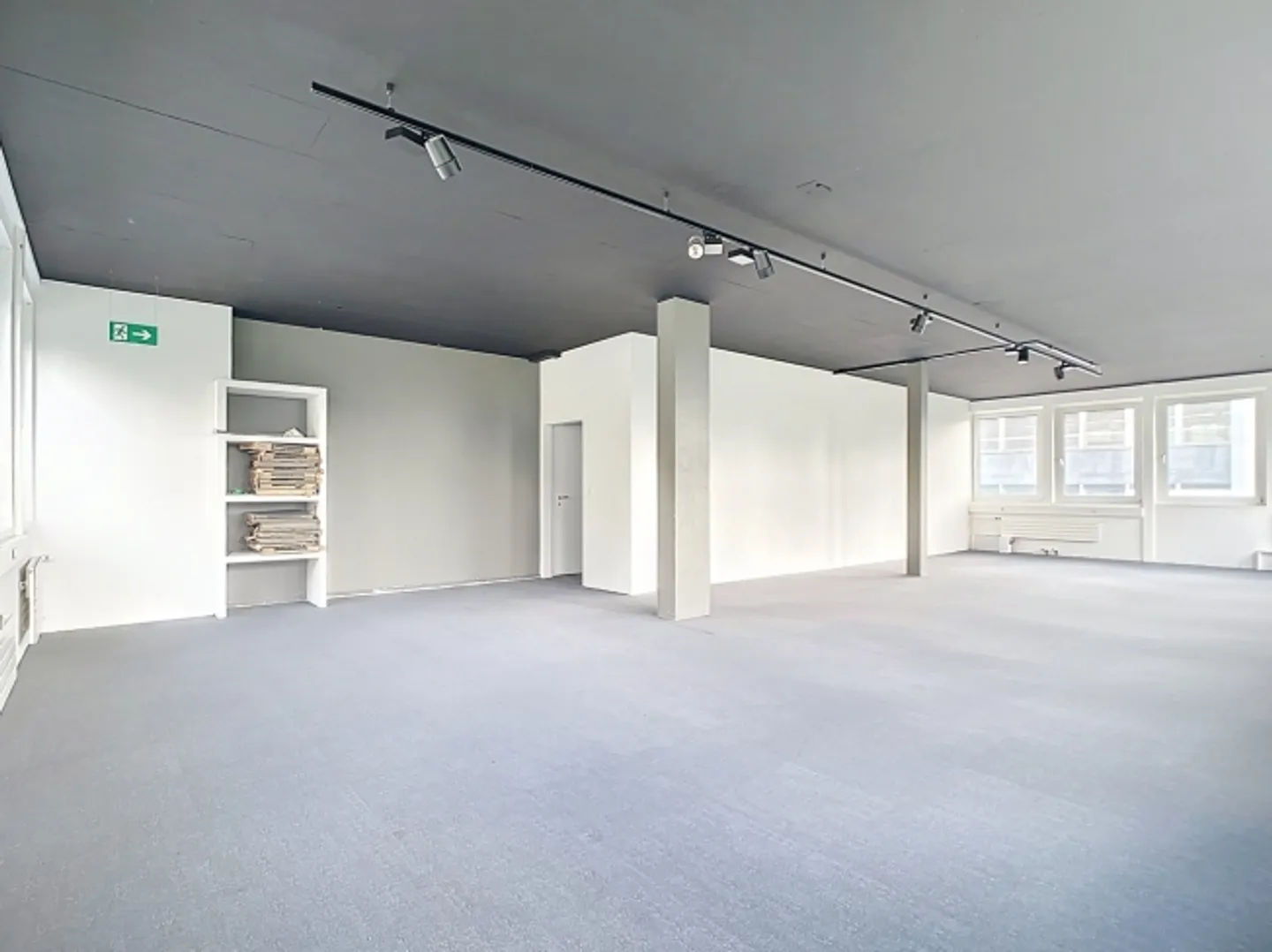 Spazio commerciale / Ufficio con terrazza - Foto 7 di 12