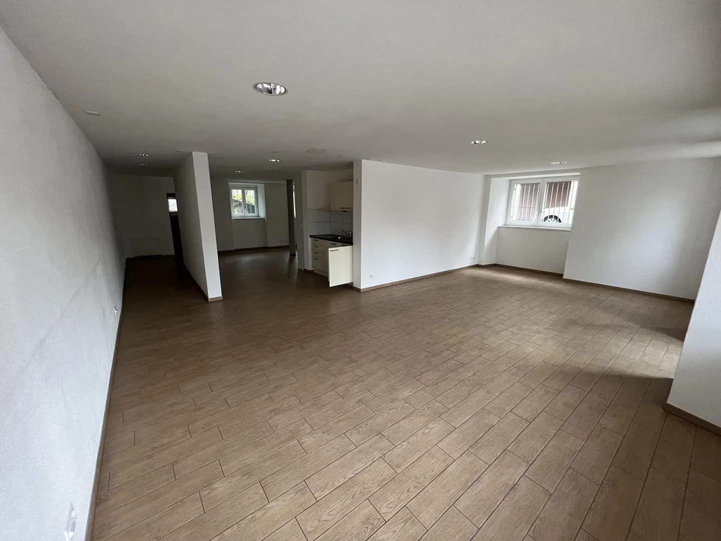 Grand et spacieux espace commercial dans un emplacement central à Mellingen - Photo 1 sur 7