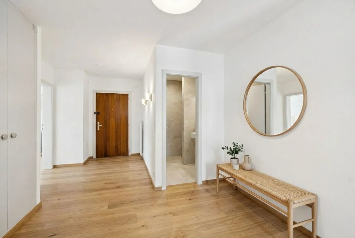 Geräumige Wohnung mit großem Balkon - Foto 2 von 10